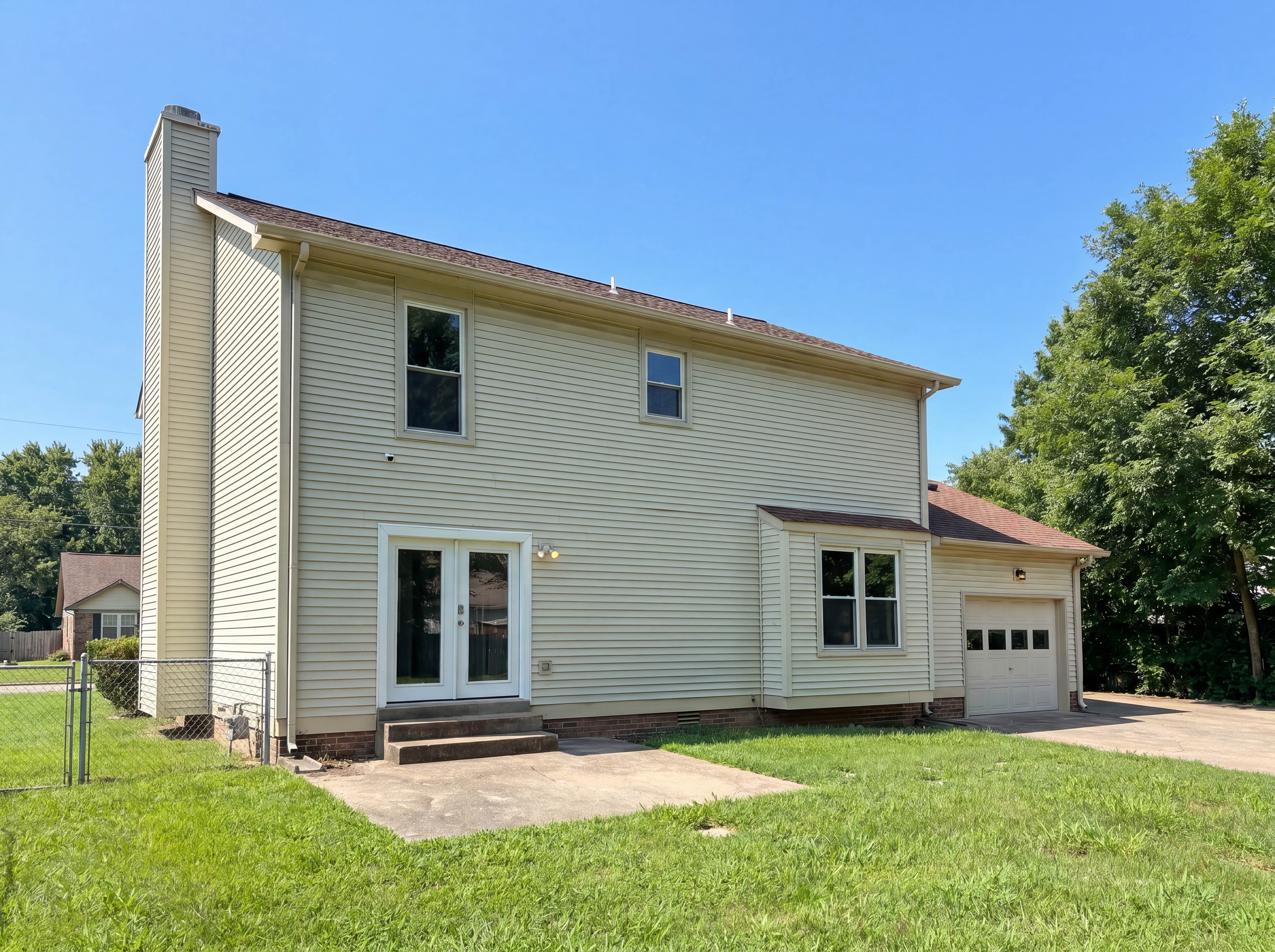 Photo 5 of 24 of 3402 Chaney Ln, Clarksville, TN