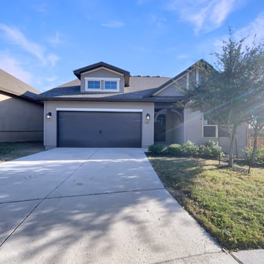Property photo 1 of 23006 Woodlawn Rdg