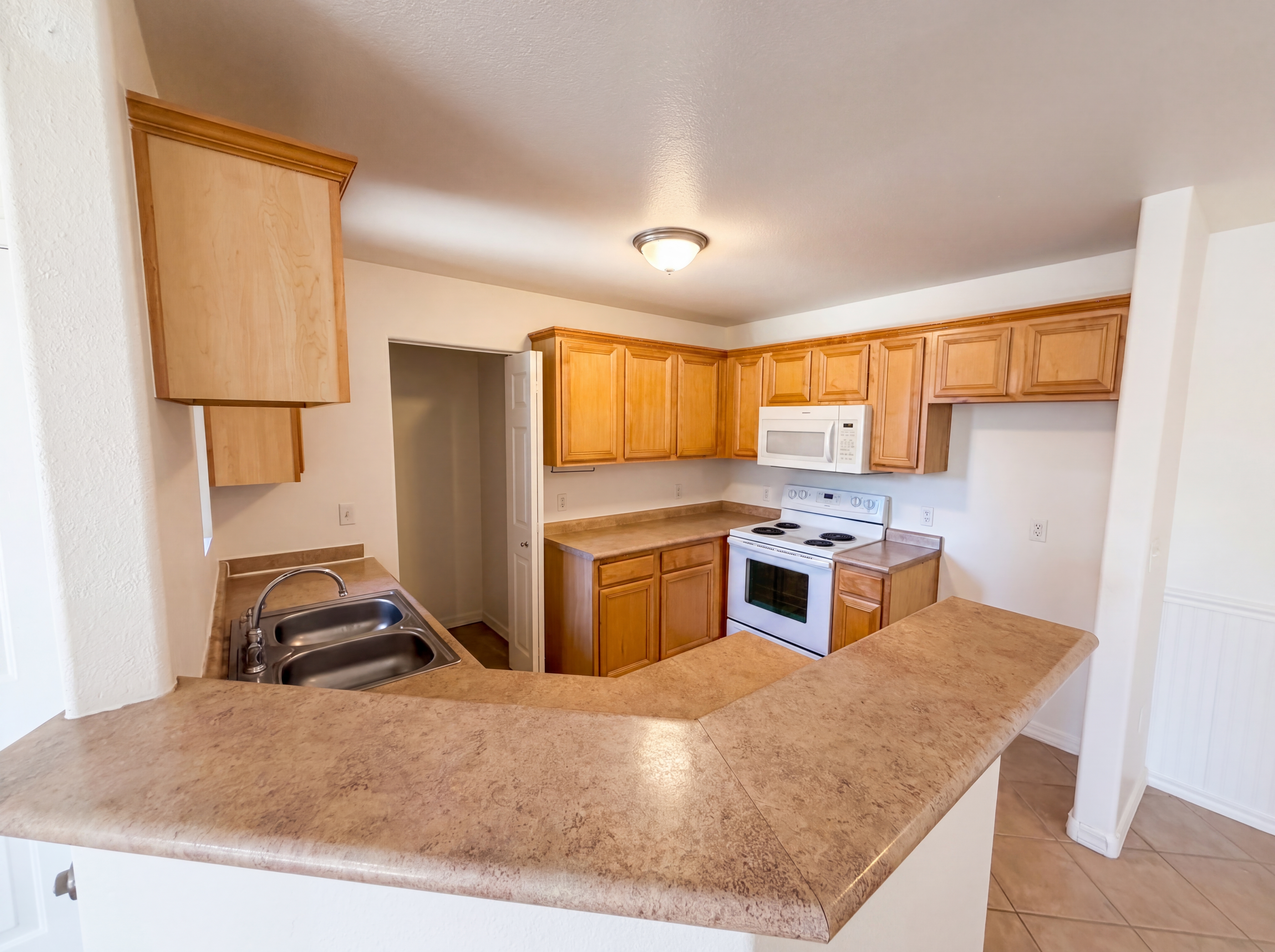 Photo 7 of 19 of 17017 N 12th St, Phoenix, AZ