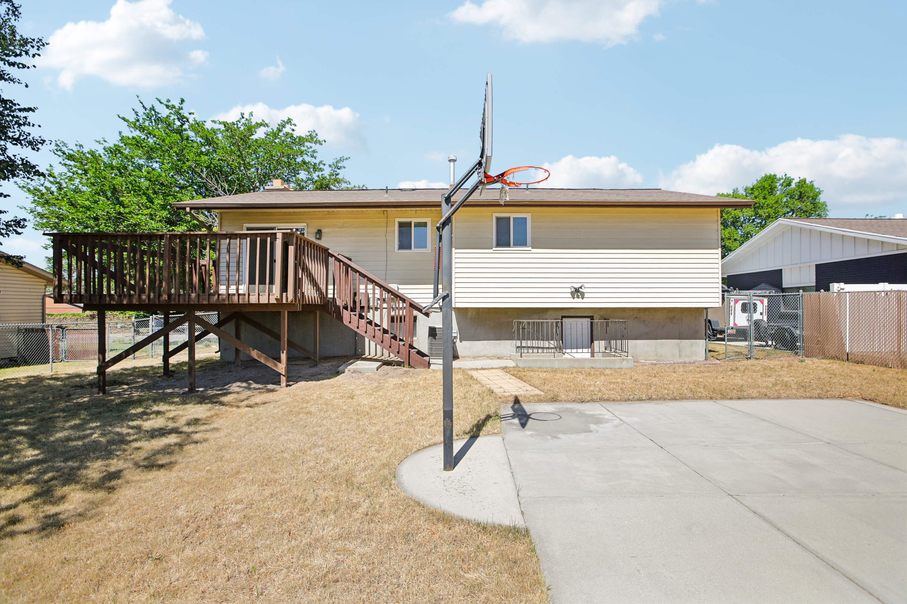Photo 27 of 30 of 6383 S Lauritzen Dr, Taylorsville, UT