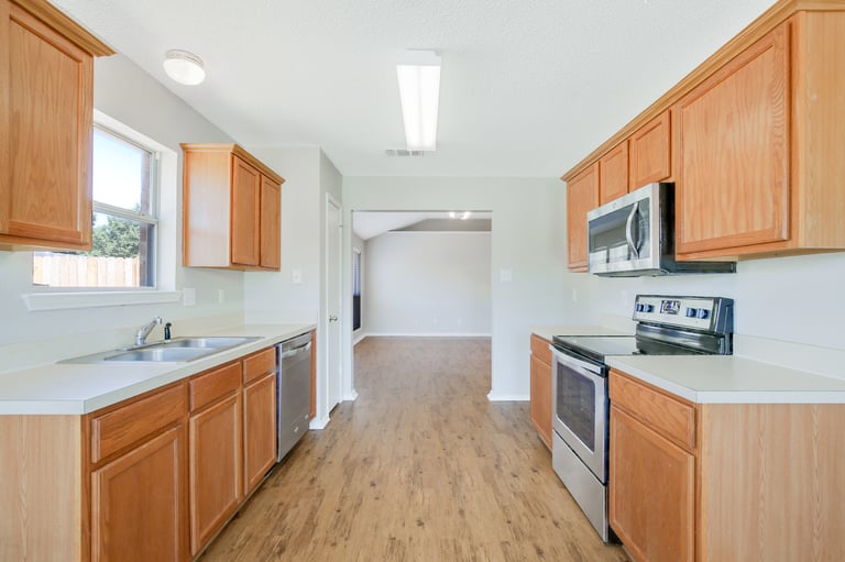 Photo 9 of 24 - 8567 Garden Springs Dr, Fort Worth, TX 76123