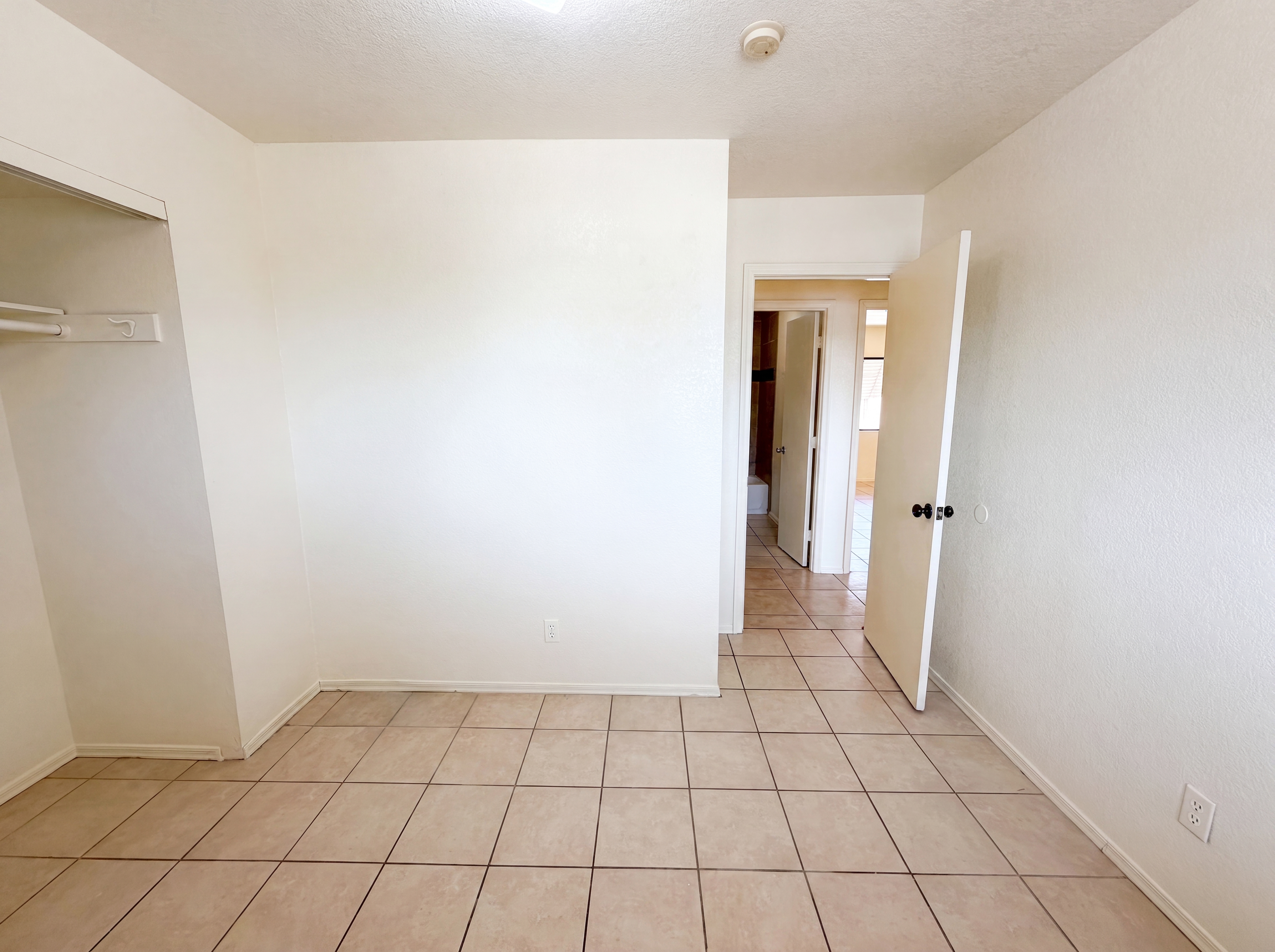Photo 9 of 19 of 4636 N 67th Ave, Phoenix, AZ