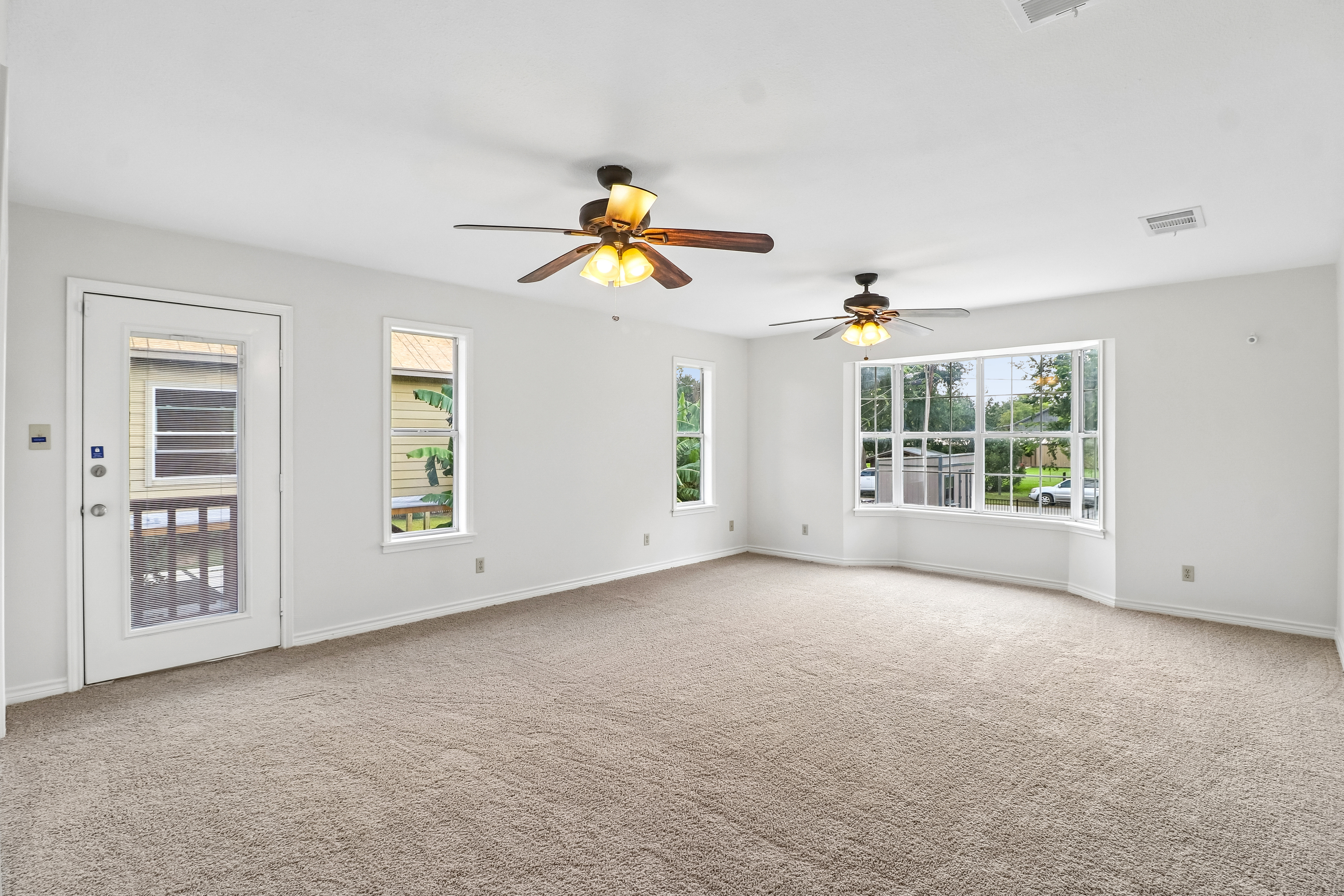 Photo 37 of 47 of 1321 E Zipp Rd, New Braunfels, TX