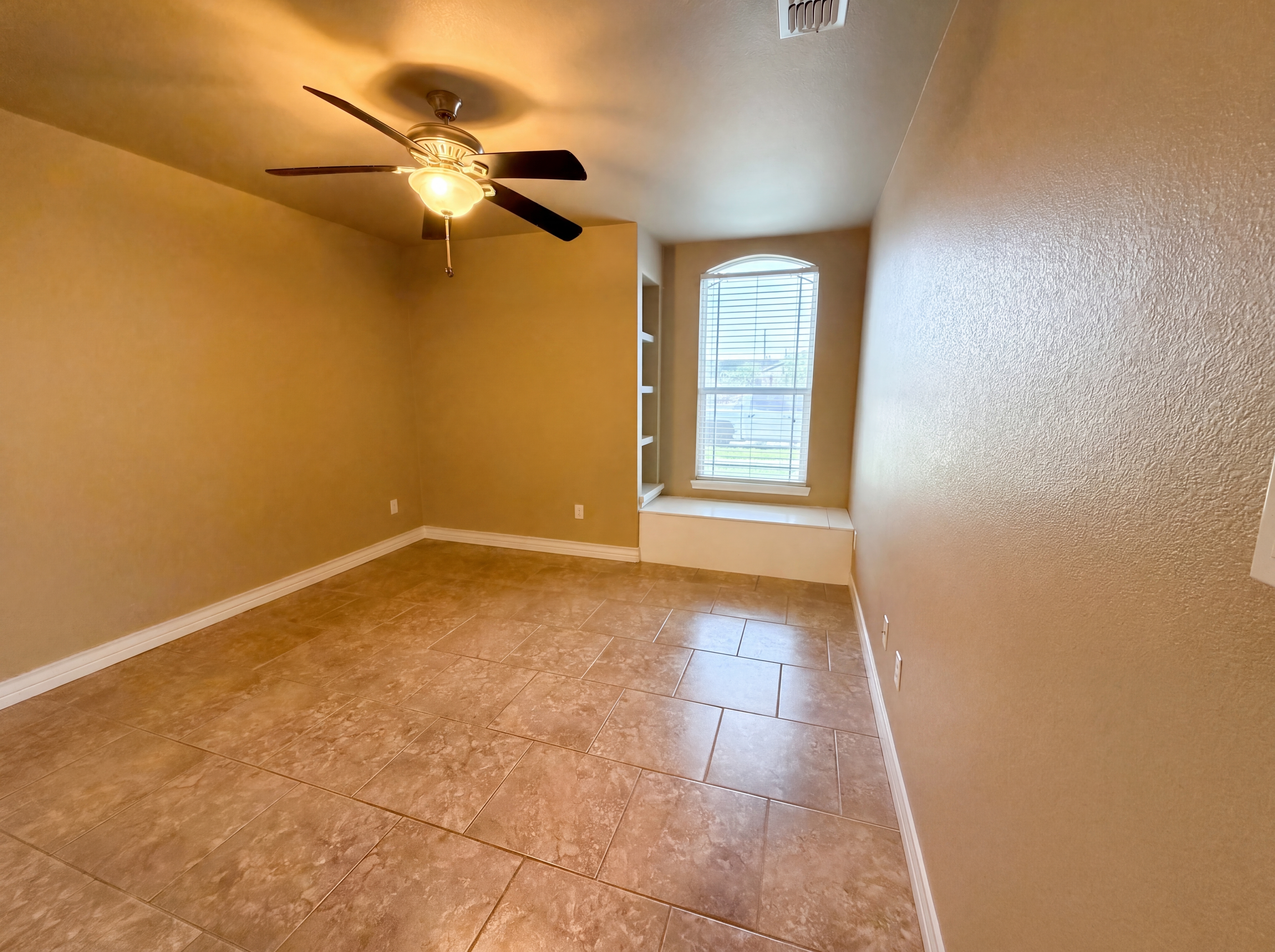 Photo 11 of 16 of 11318 Brendel Ln, Corpus Christi, TX