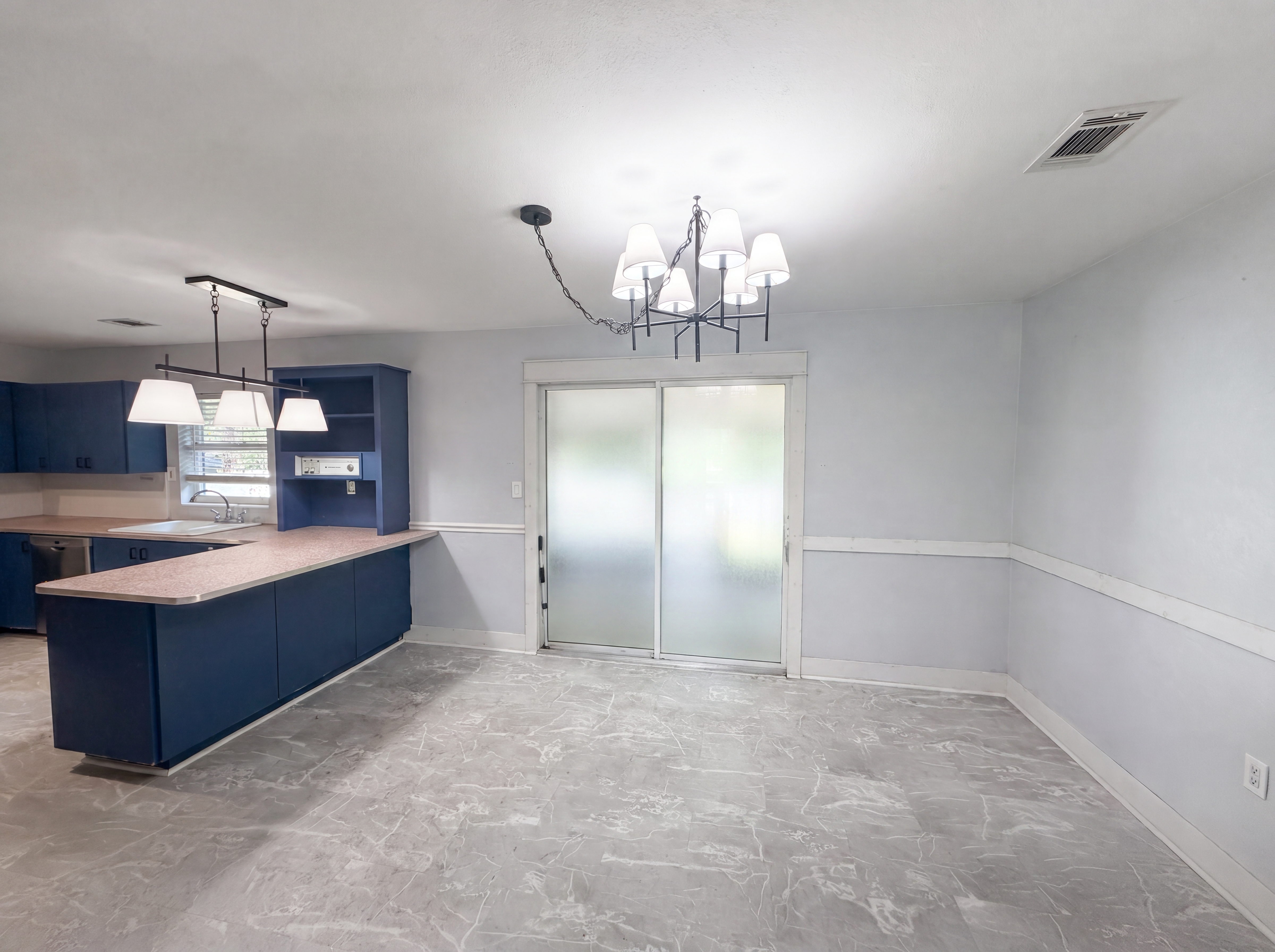 Photo 8 of 21 of 820 E Wisconsin Ave, Deland, FL