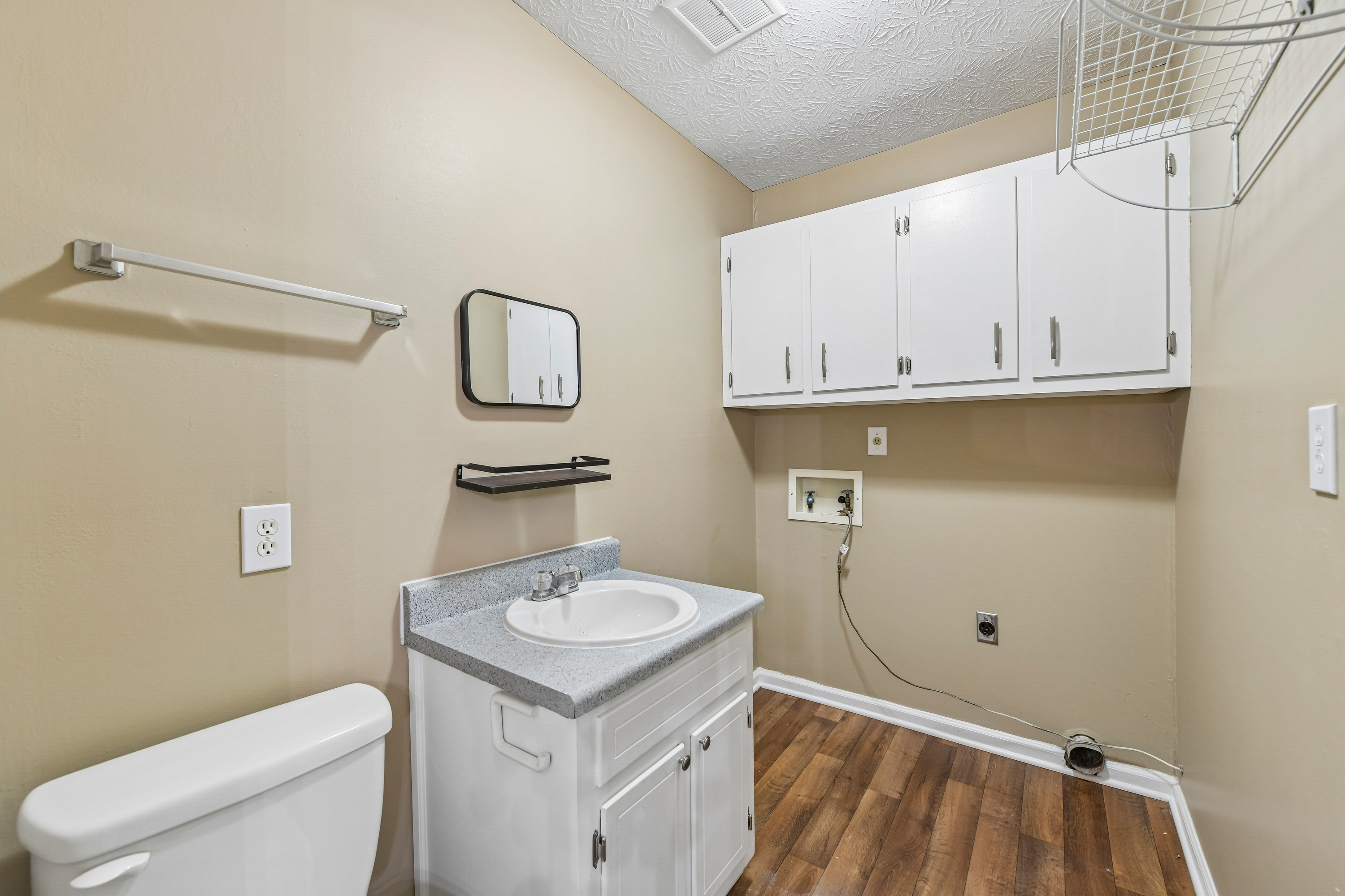 Photo 21 of 38 of 714 Continental Dr, Lawrenceville, GA
