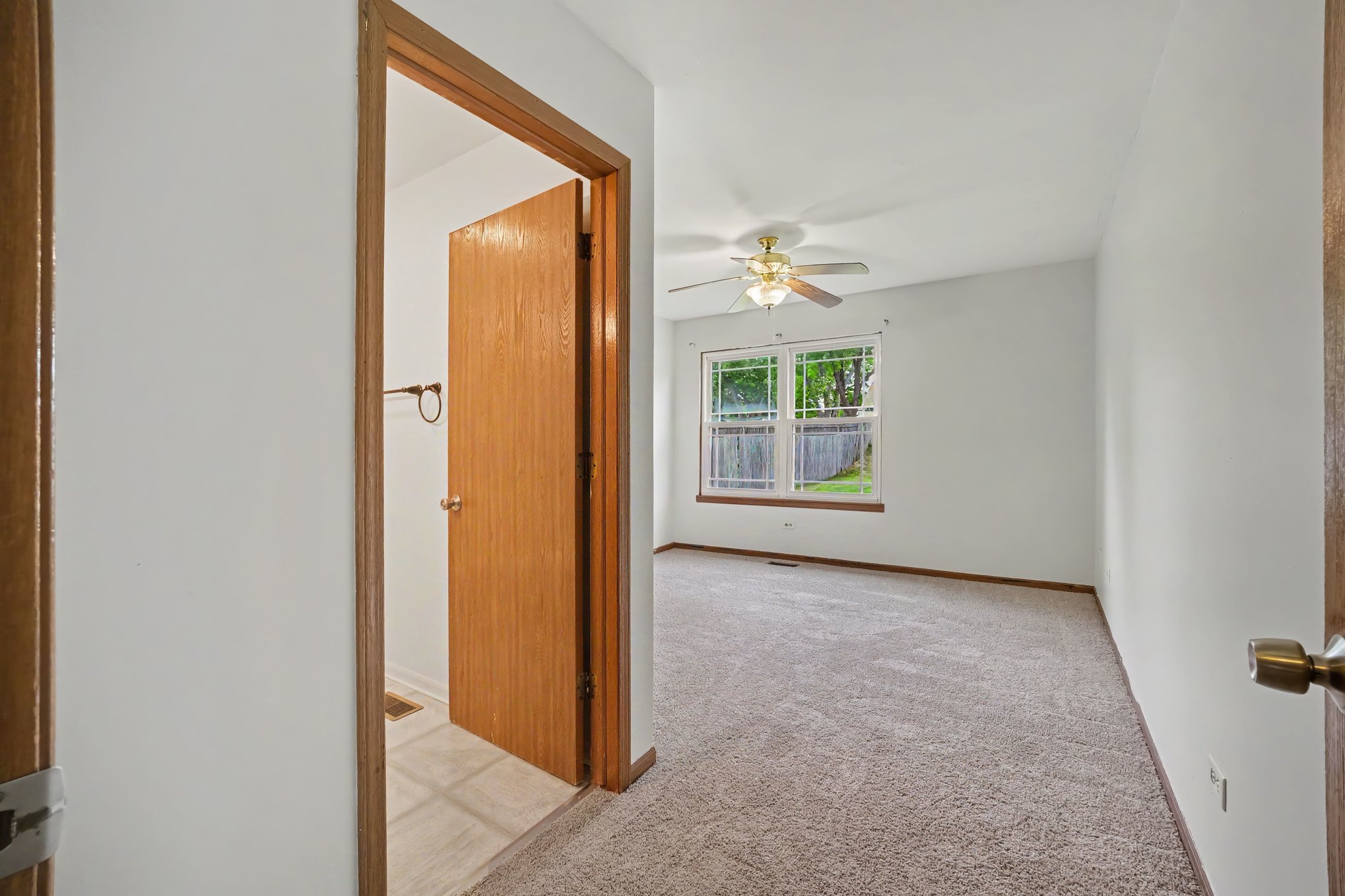 Photo 11 of 16 of 3512 Portsmouth Dr, Zion, IL