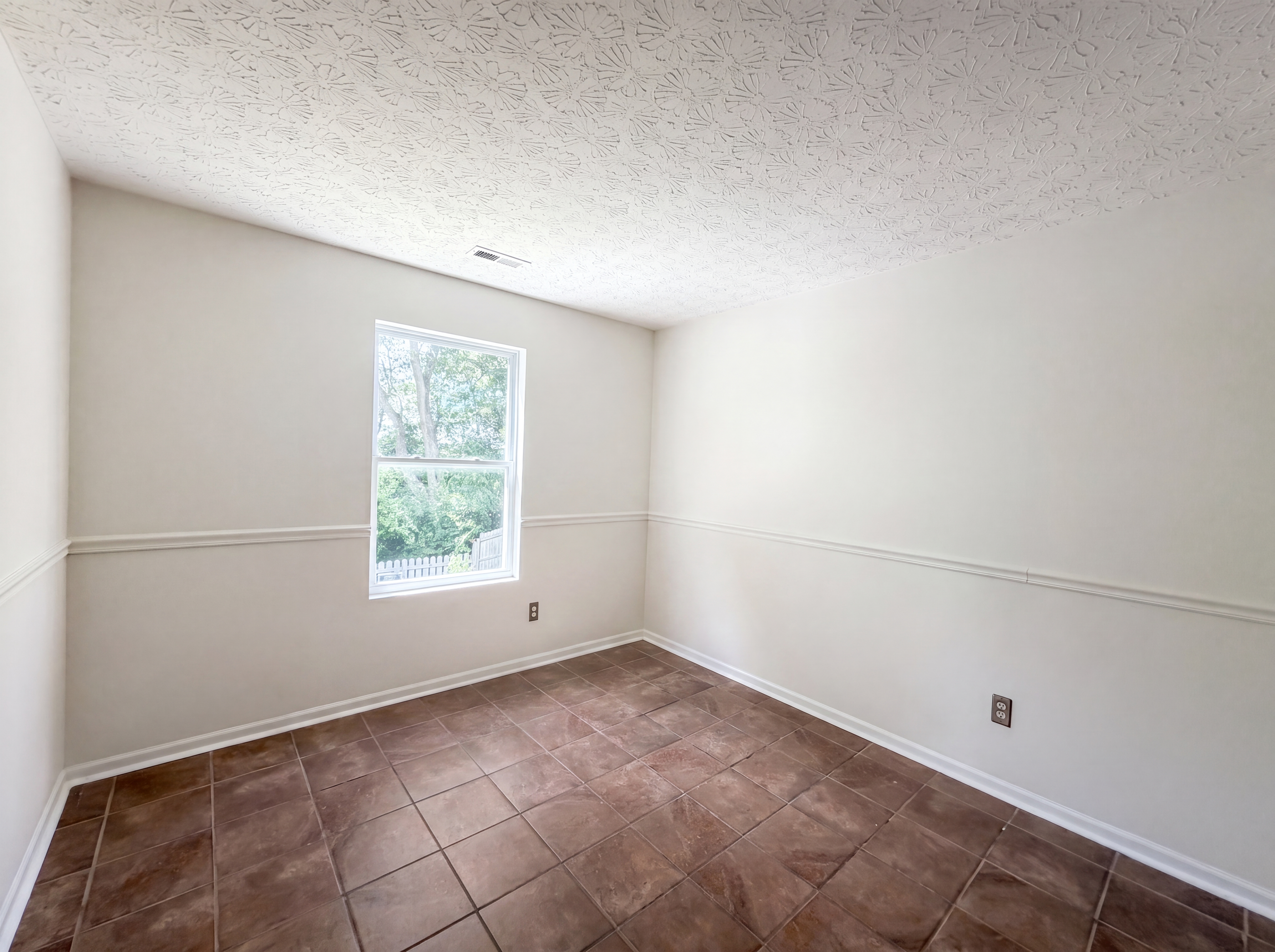 Photo 8 of 29 of 4625 Kenross Dr, Columbus, OH