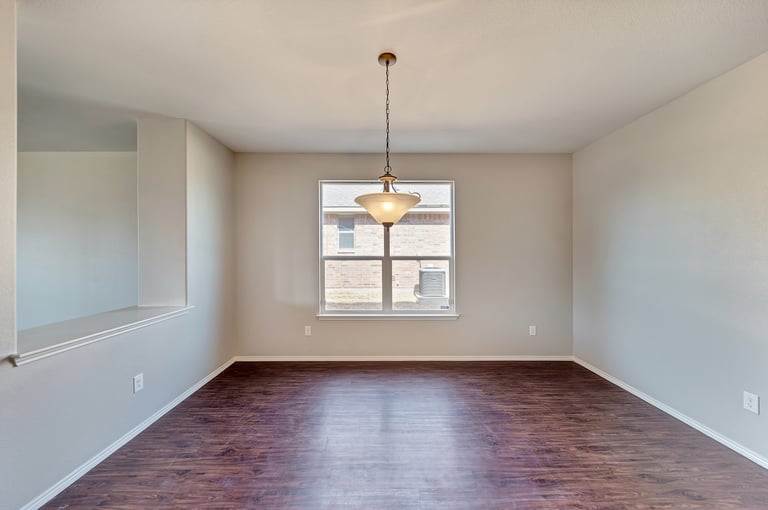 Photo 14 of 37 - 941 John Kennedy Dr, Saginaw, TX 76179
