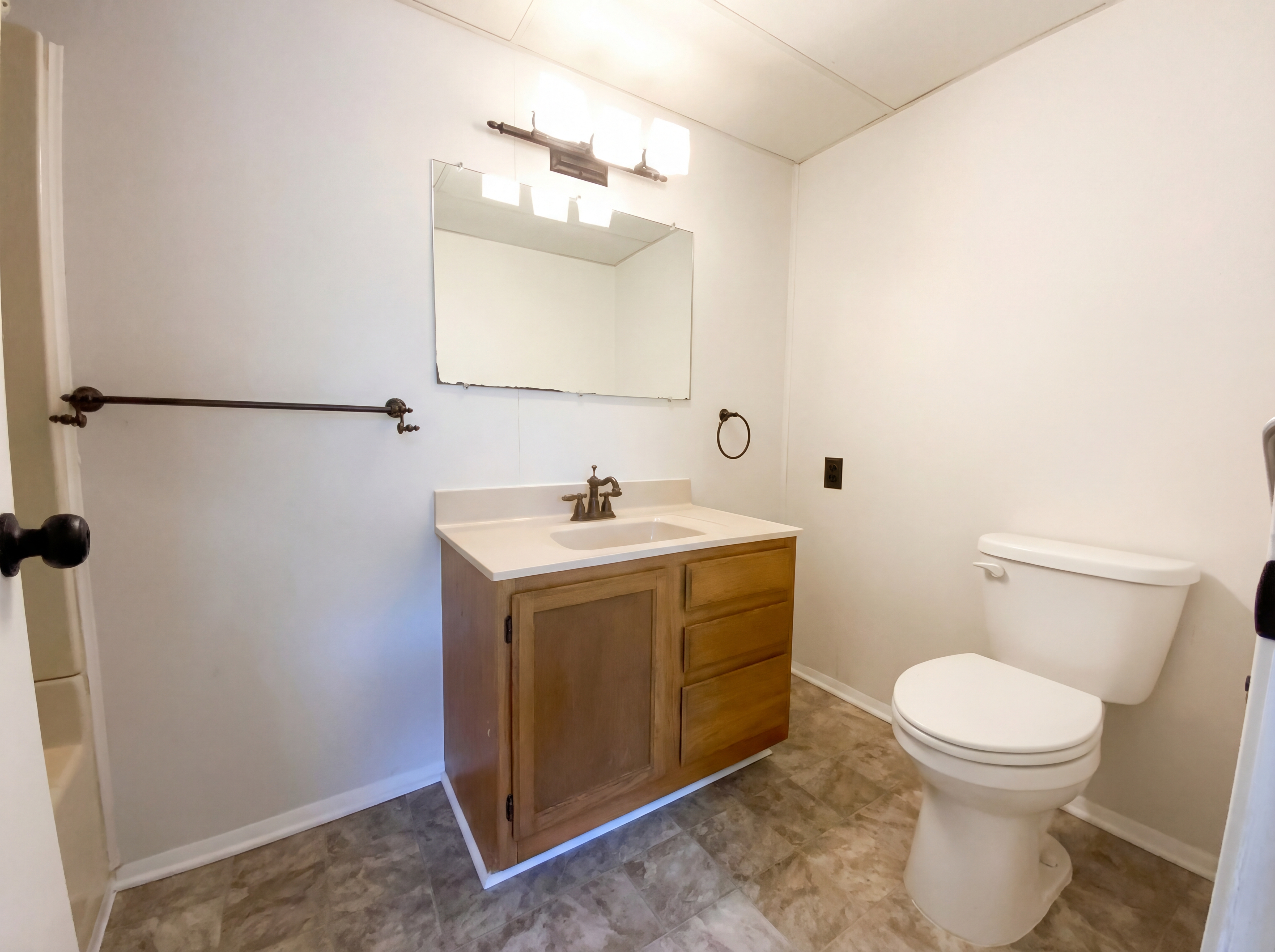 Photo 14 of 17 of 2271 Ashley Ln, Gardendale, AL