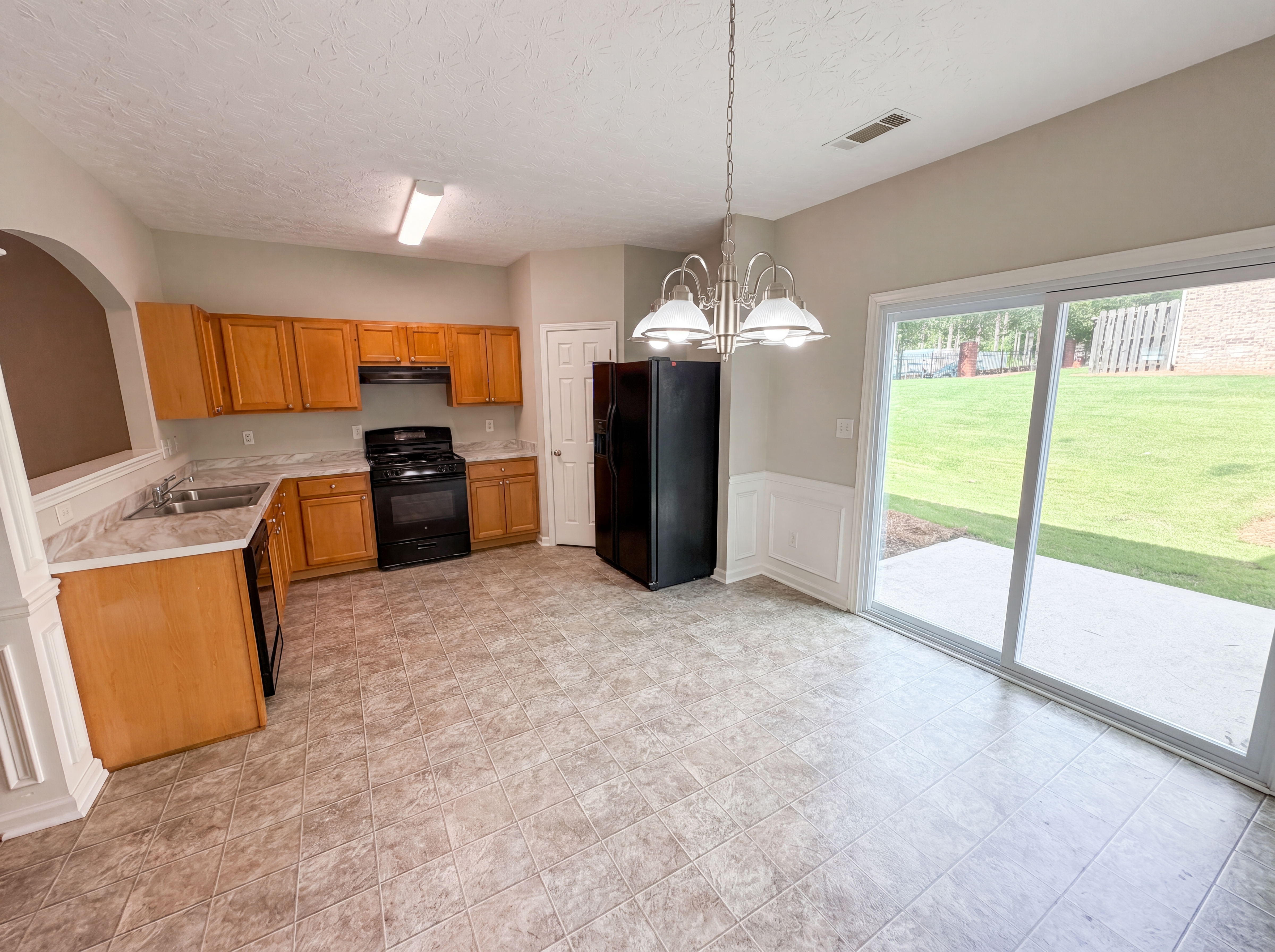 Photo 11 of 33 of 2259 Hawks Bluff Trl, Lawrenceville, GA