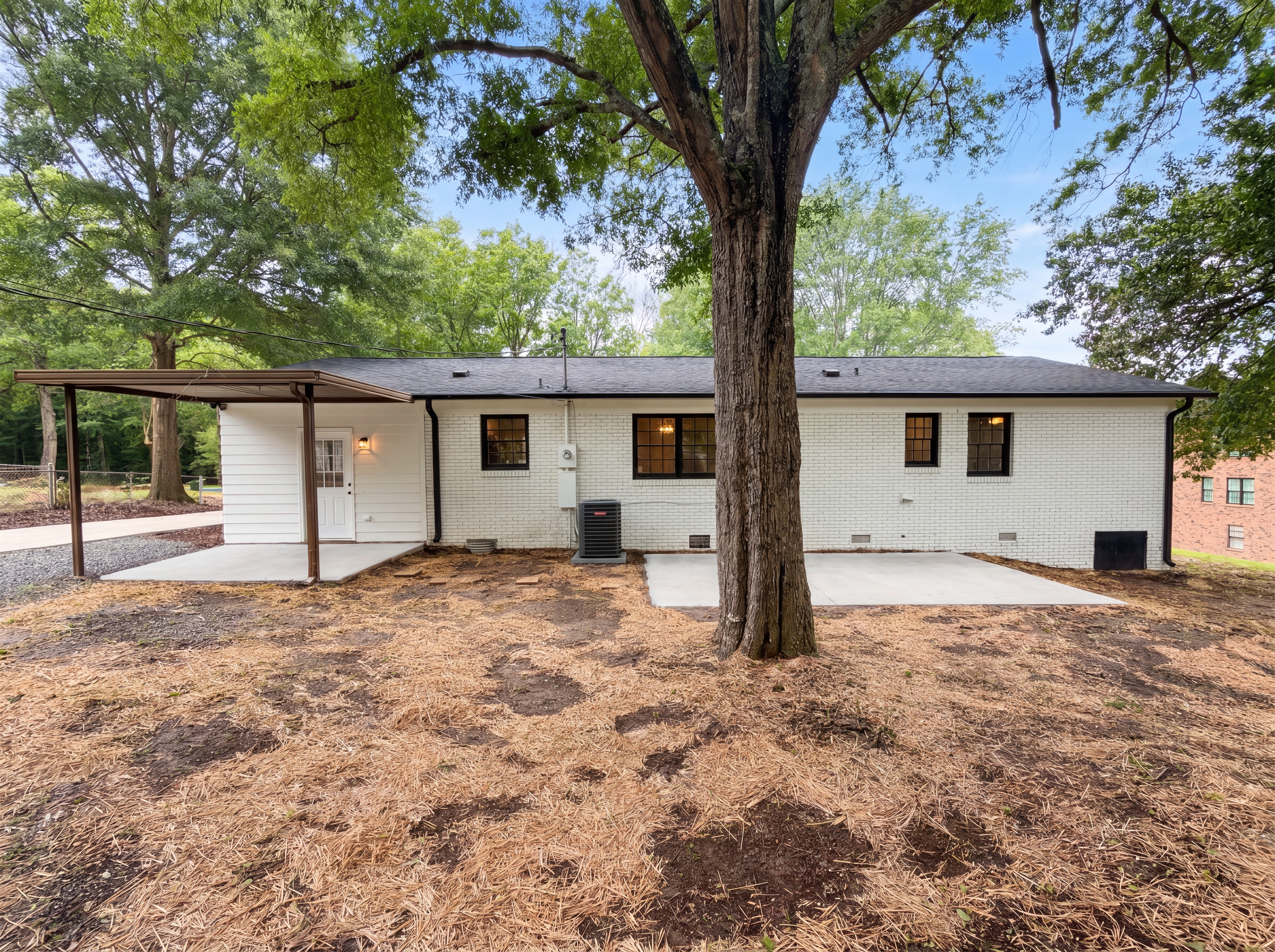 Photo 5 of 19 of 141 Greenbriar Dr, Matthews, NC
