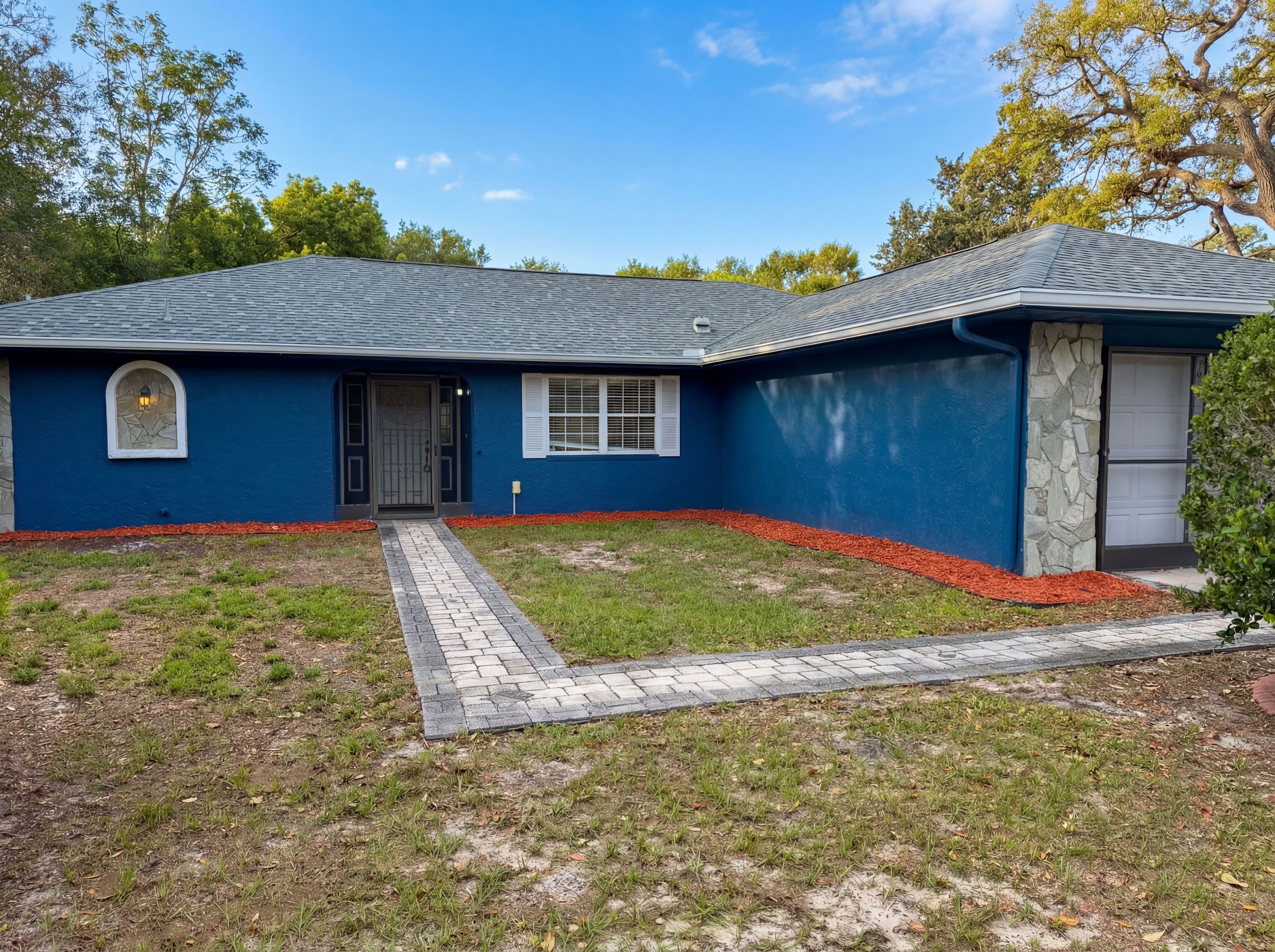 Photo 8 of 29 of 7650 Holiday Dr, Spring Hill, FL