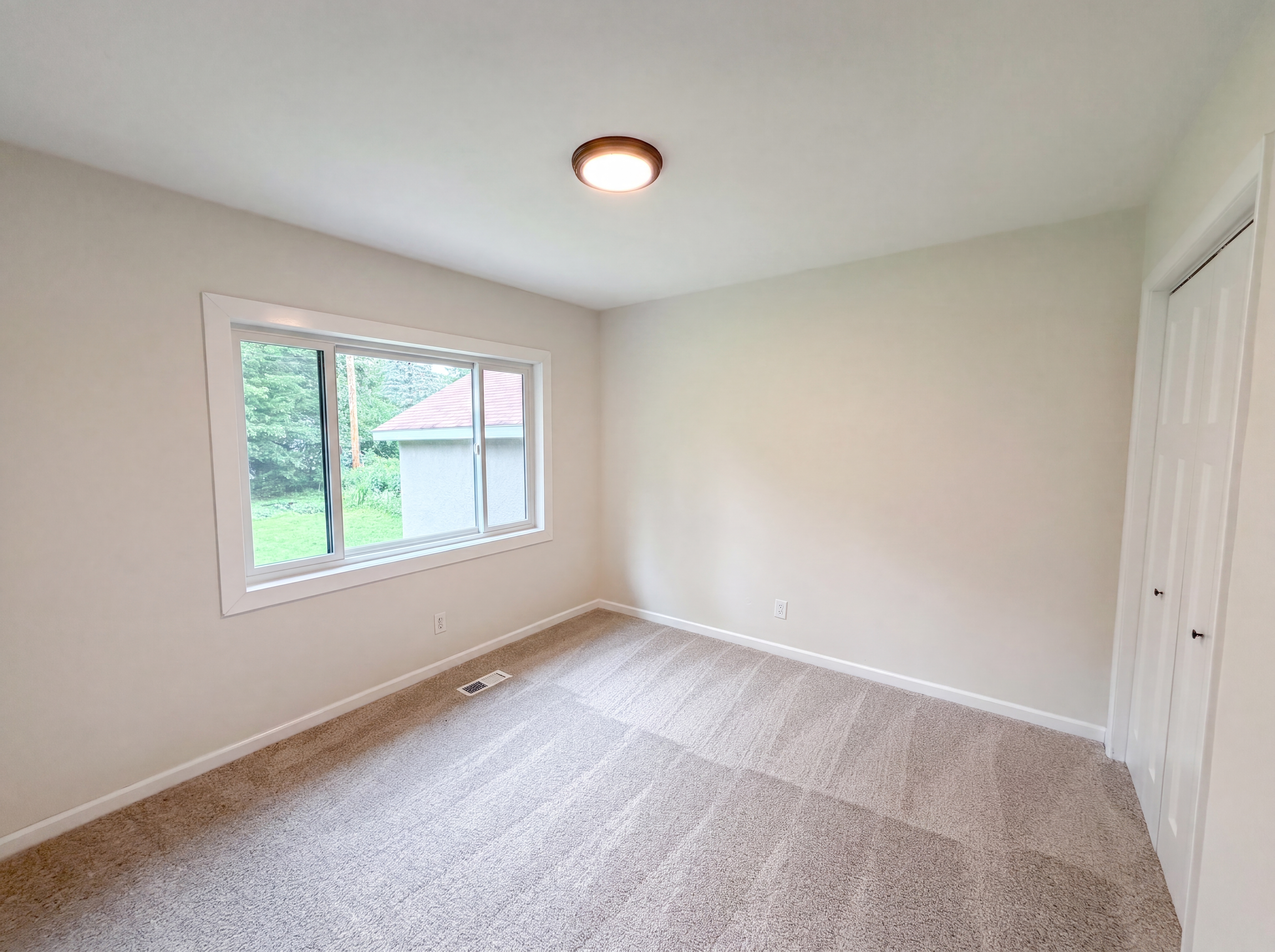 Photo 10 of 27 of 1695 Abell St, Maplewood, MN