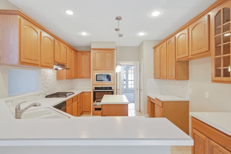 Photo 3 of 33 - 1616 Corvallis Trl, Arlington, TX 76006