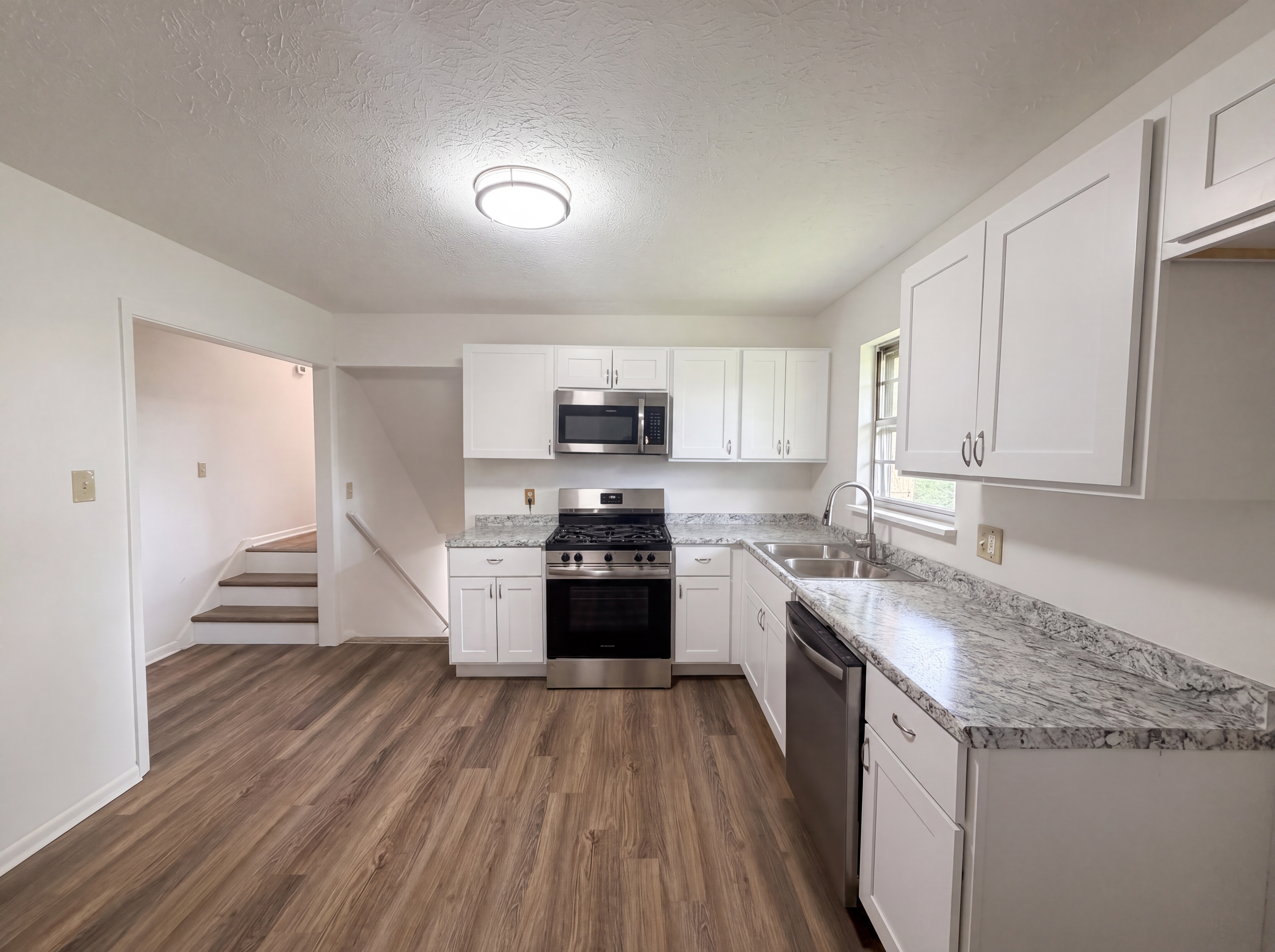 Photo 2 of 29 of 508 Bromley Ln, Knoxville, TN