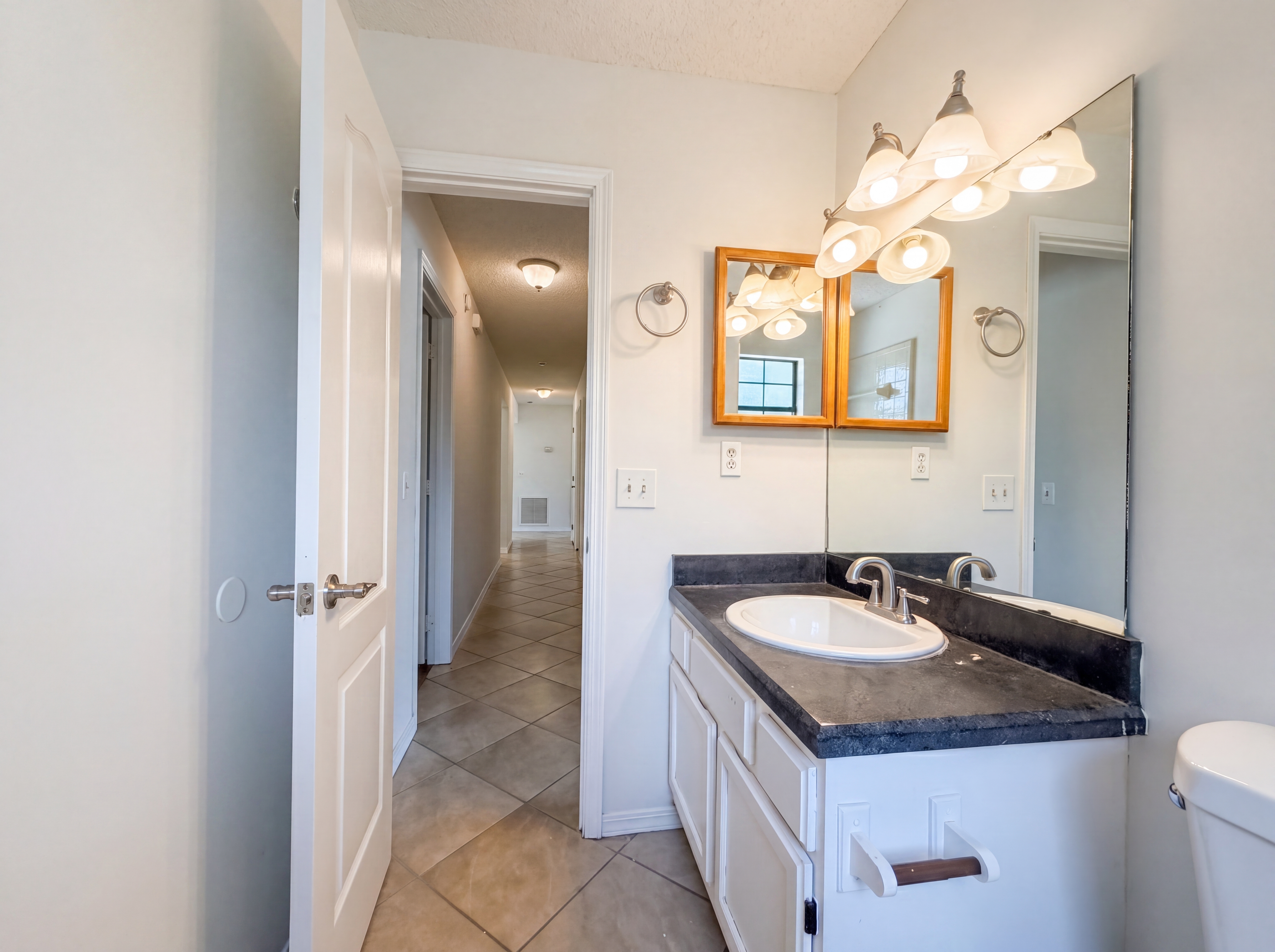 Photo 15 of 20 of 3160 Bridgeview Dr, Jacksonville, FL