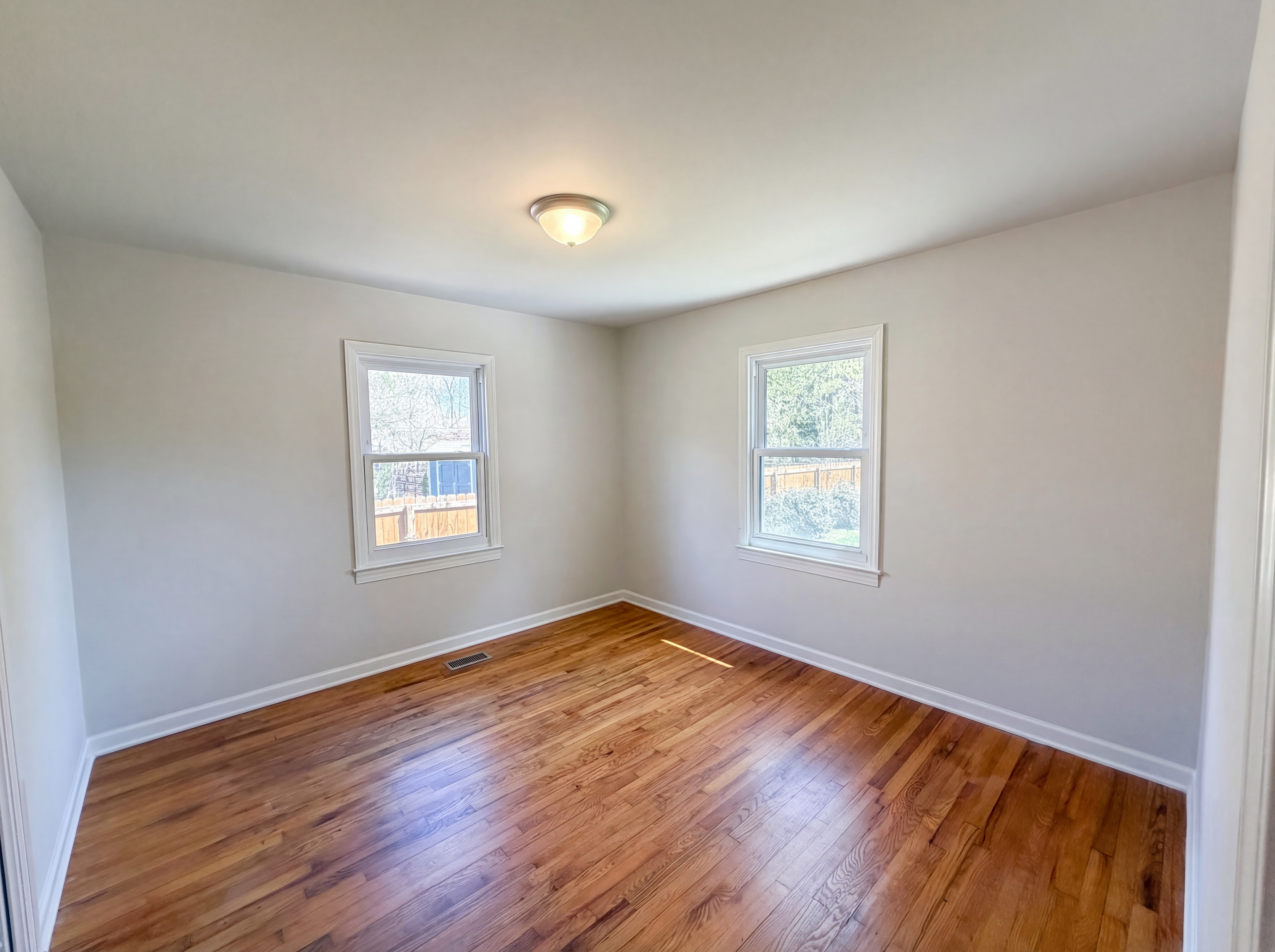Photo 4 of 16 of 910 Devonport Dr, Raleigh, NC