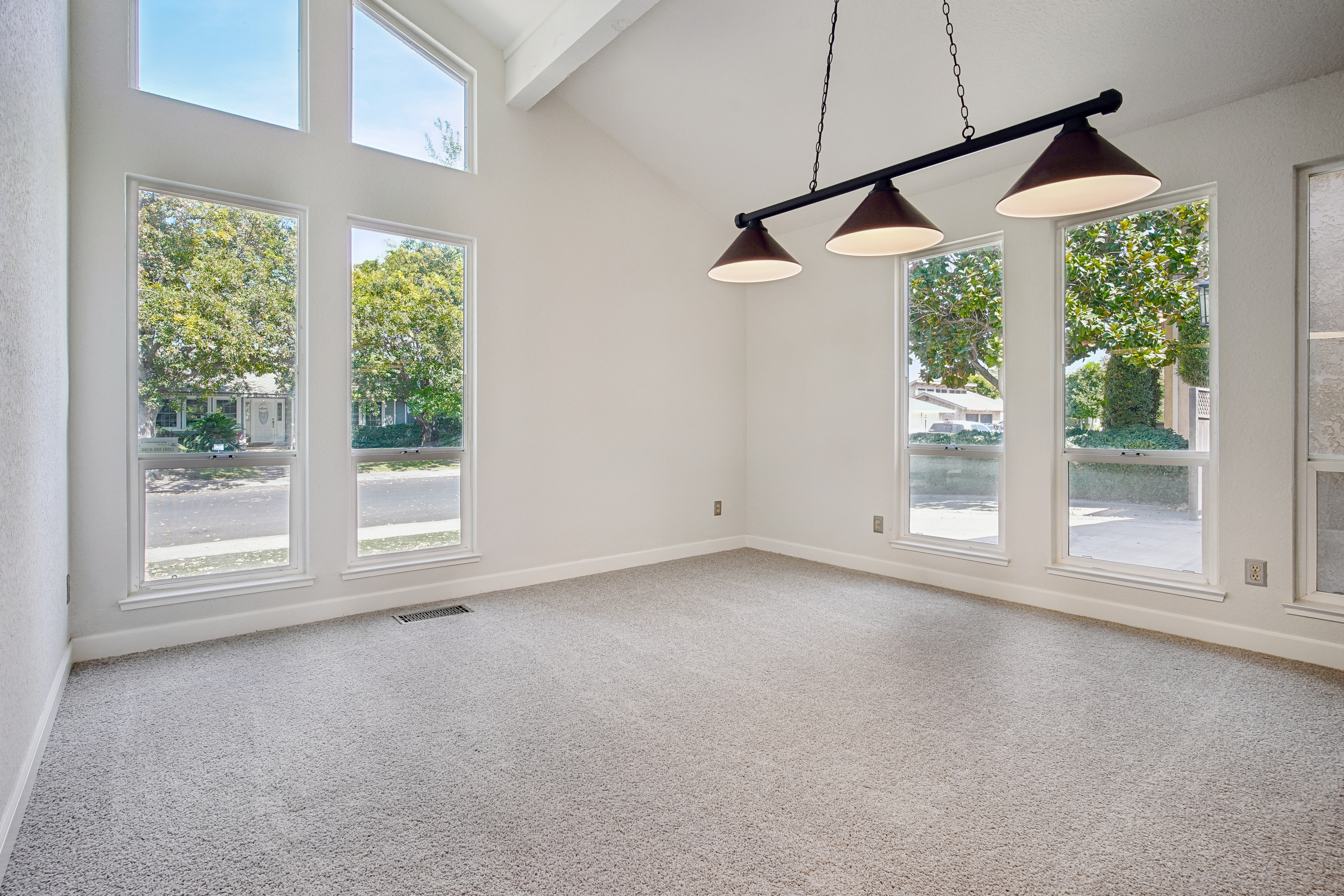 Photo 16 of 31 of 2100 Sandpoint Dr, Modesto, CA