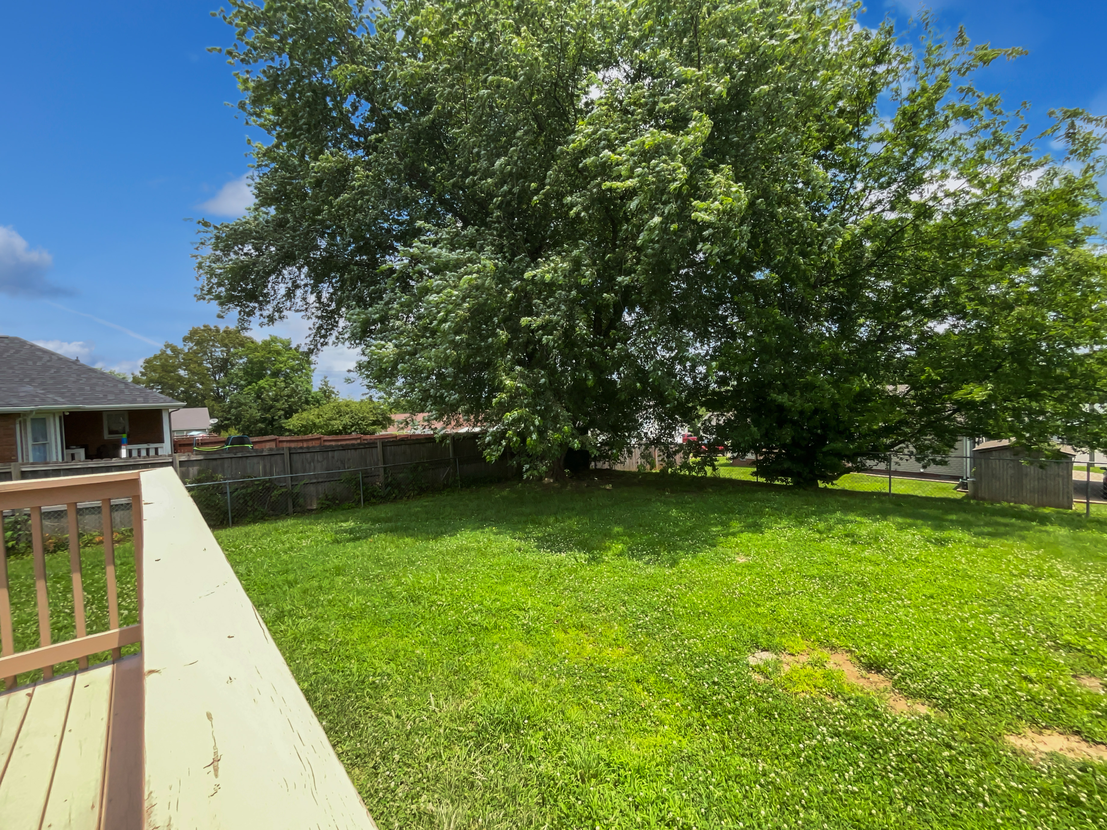 Photo 9 of 21 of 1317 Sonja Dr, Clarksville, TN