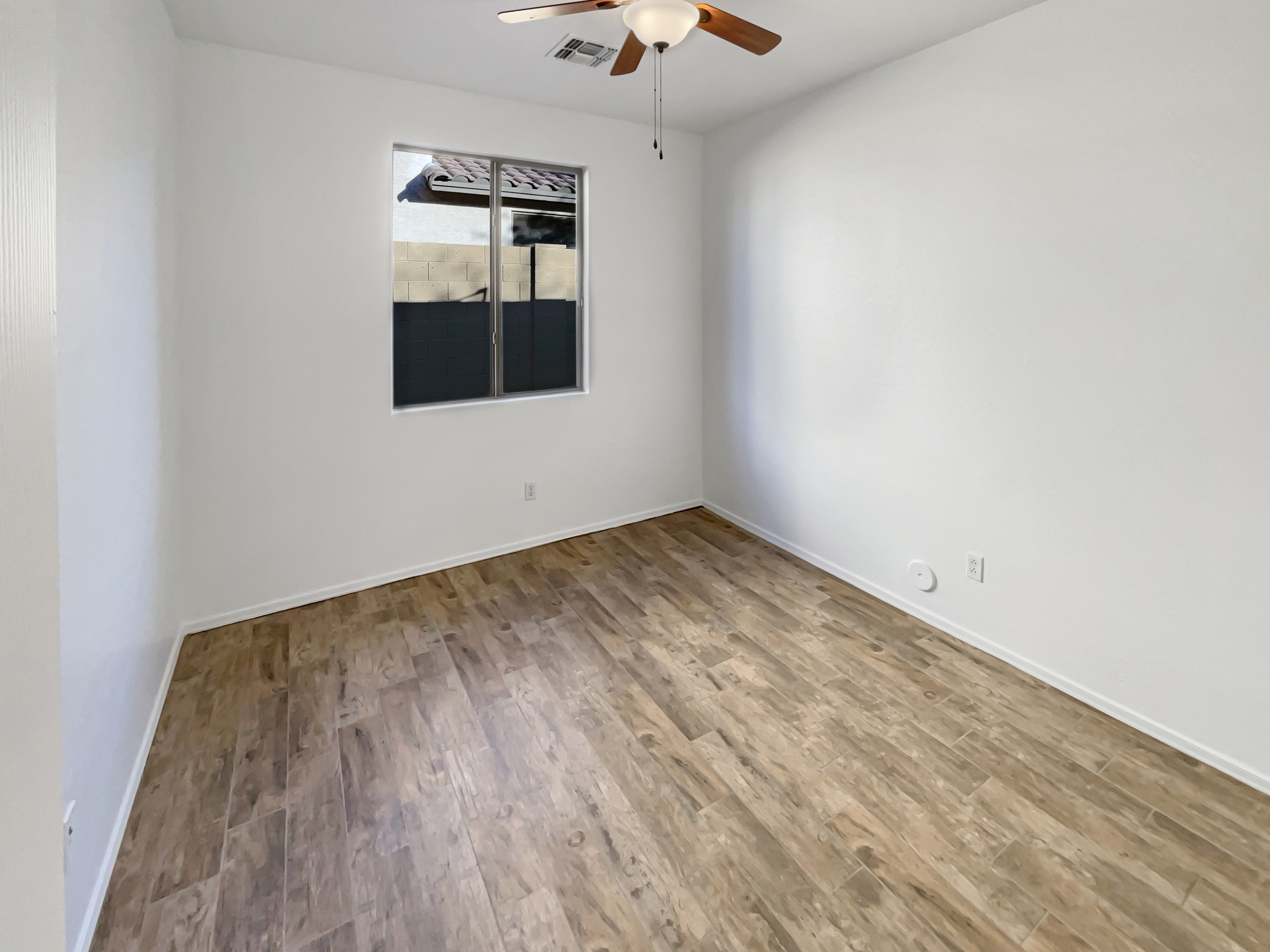 Photo 13 of 27 of 18184 W Desert Blossom Dr, Goodyear, AZ