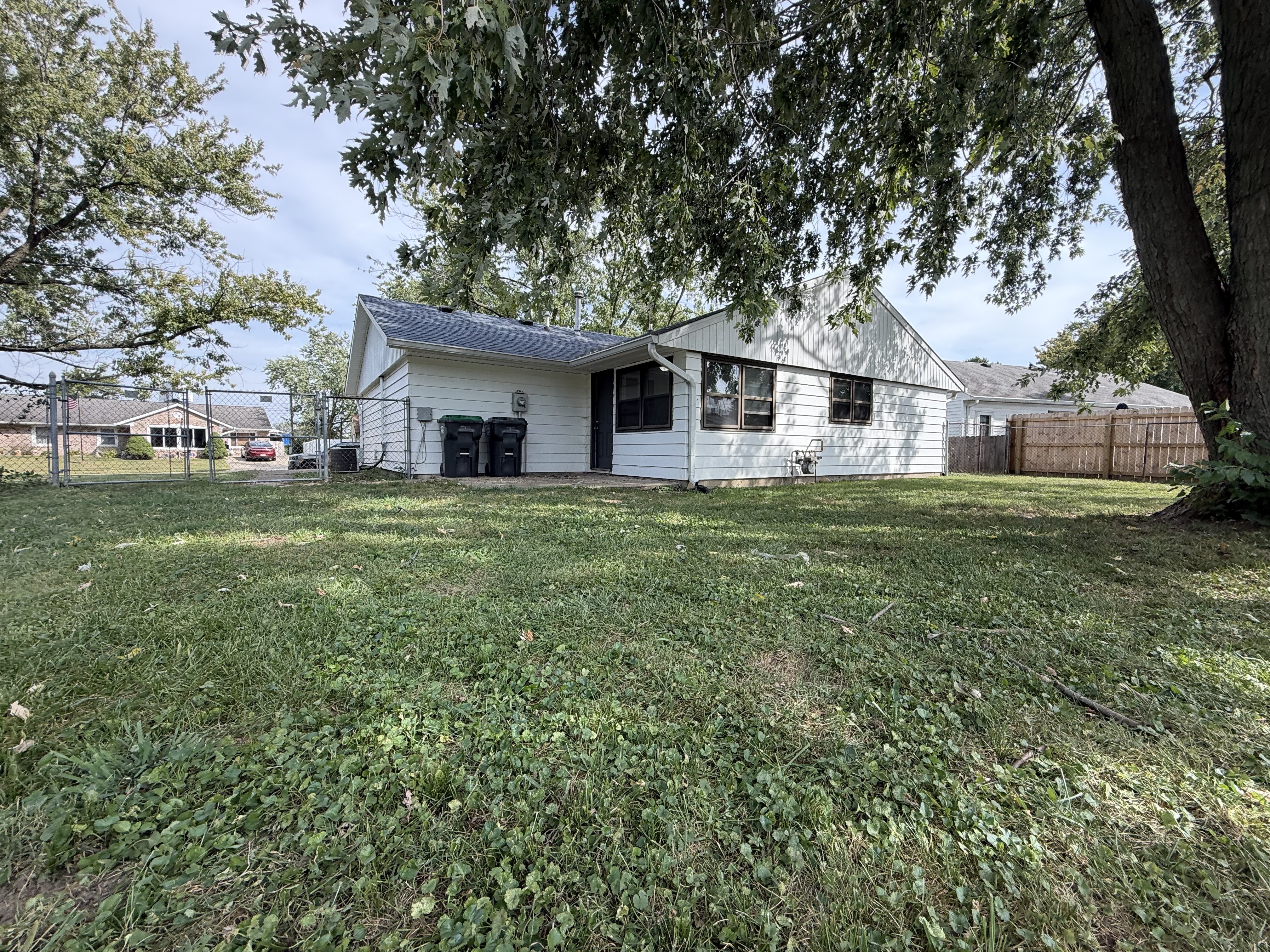 Photo 23 of 24 of 1036 Eastlawn Dr, Whiteland, IN