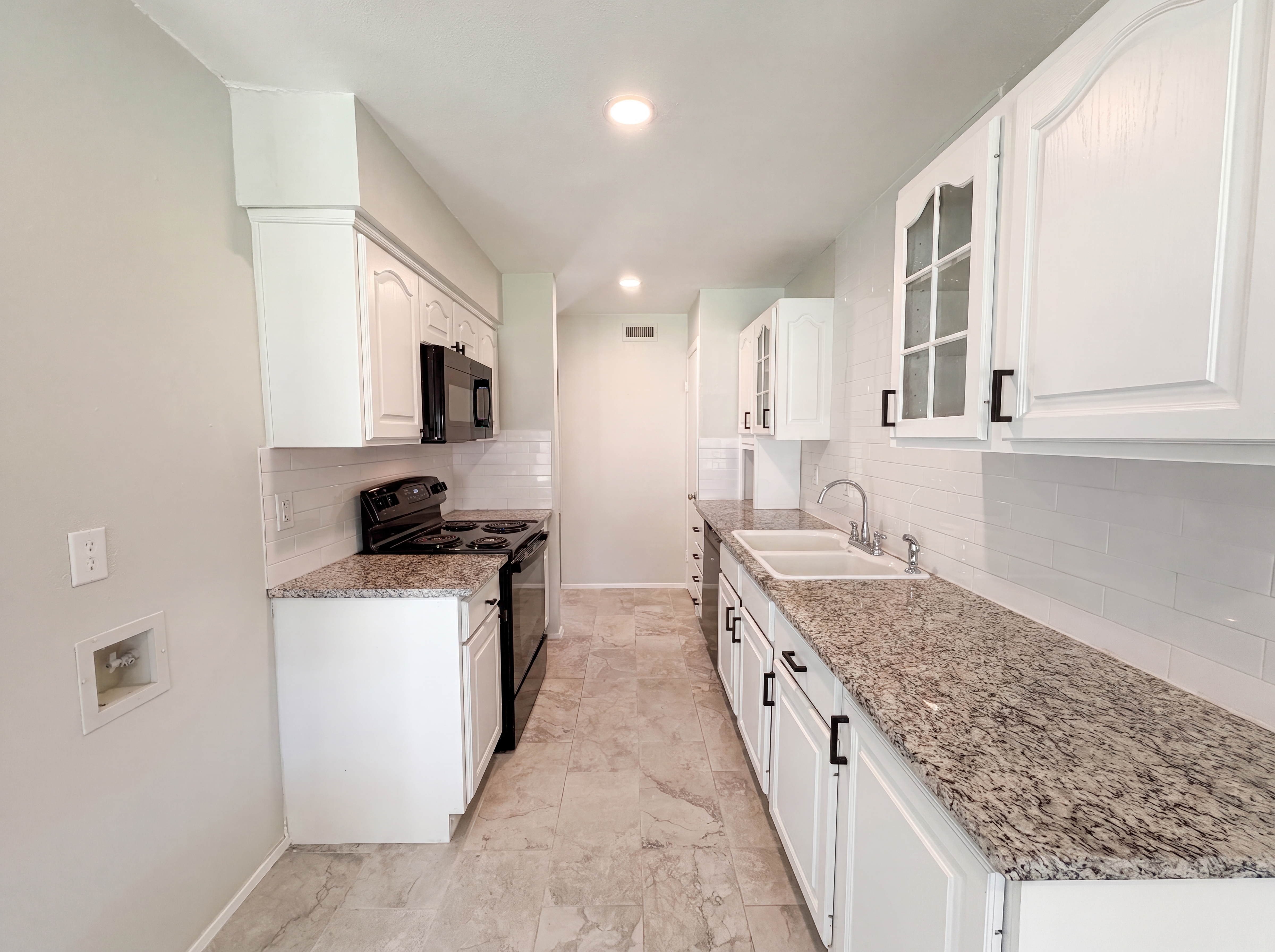 Photo 11 of 29 of 1102 Hillwood Dr, Lewisville, TX