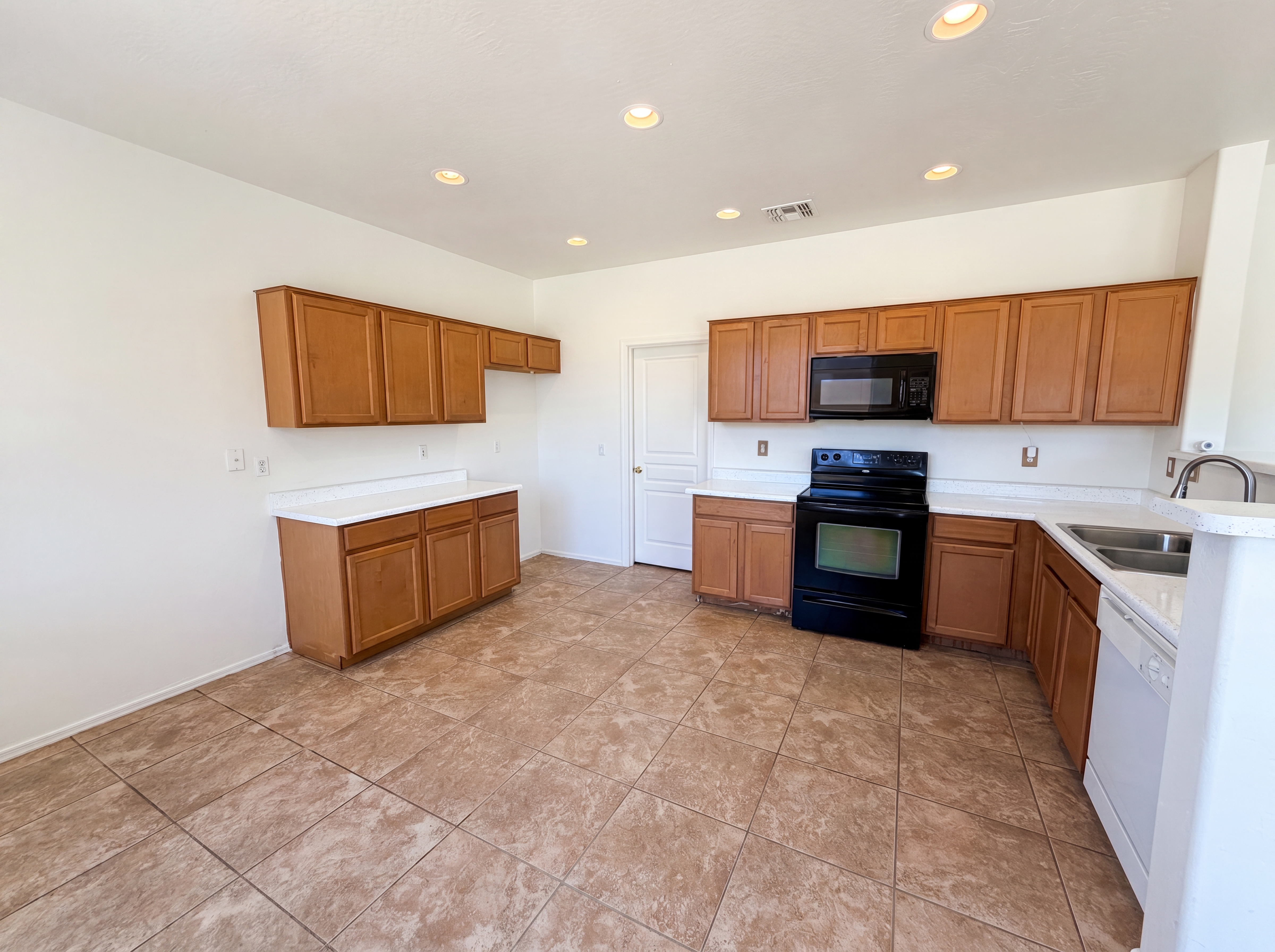 Photo 10 of 33 of 7411 W Alta Vista Rd, Laveen, AZ