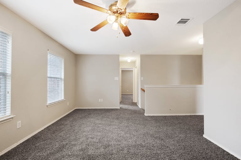 Photo 18 of 32 - 712 Partridge Dr, Fort Worth, TX 76131