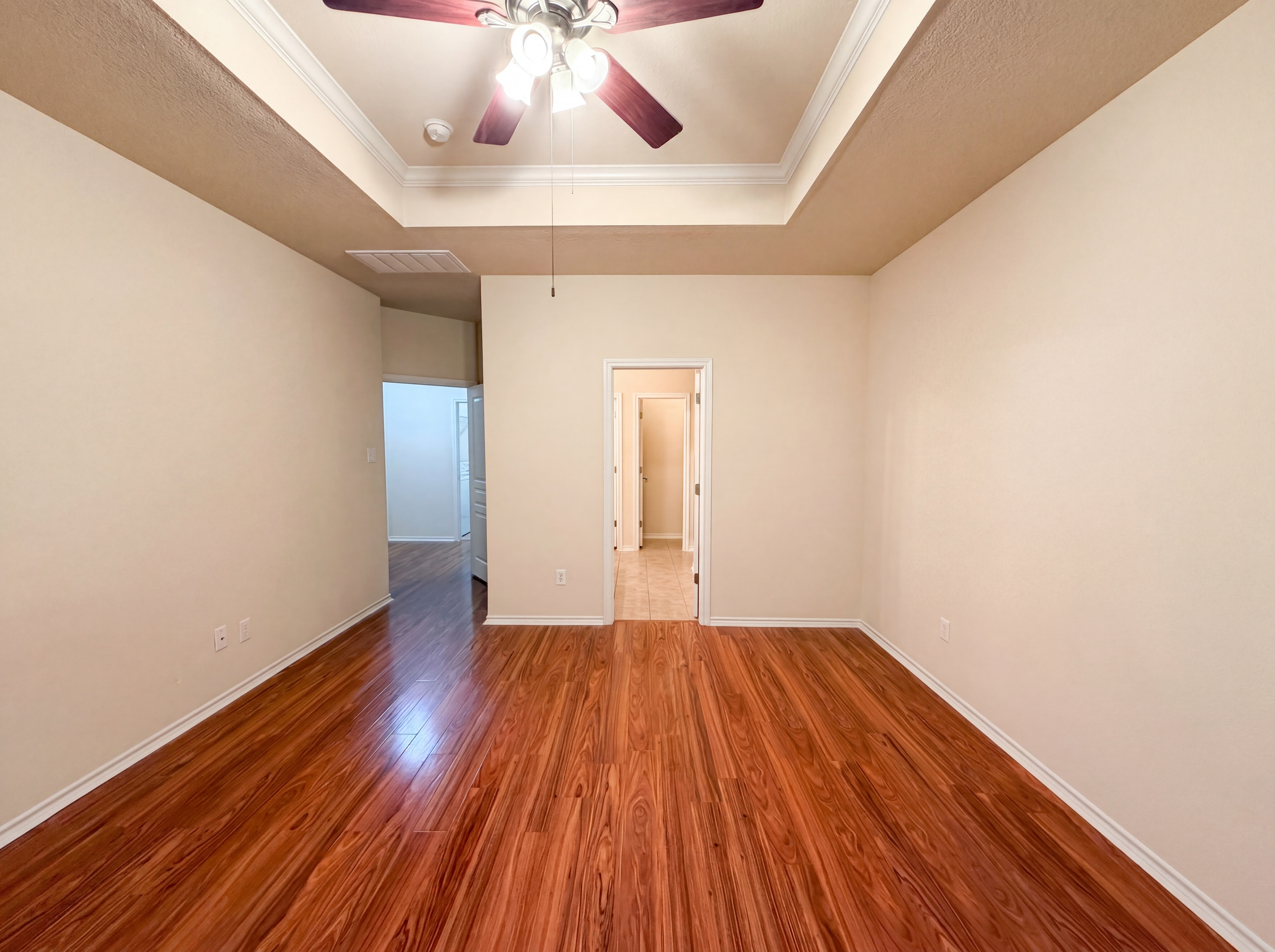 Photo 9 of 20 of 9816 Mullins Crossing Dr, Fort Worth, TX