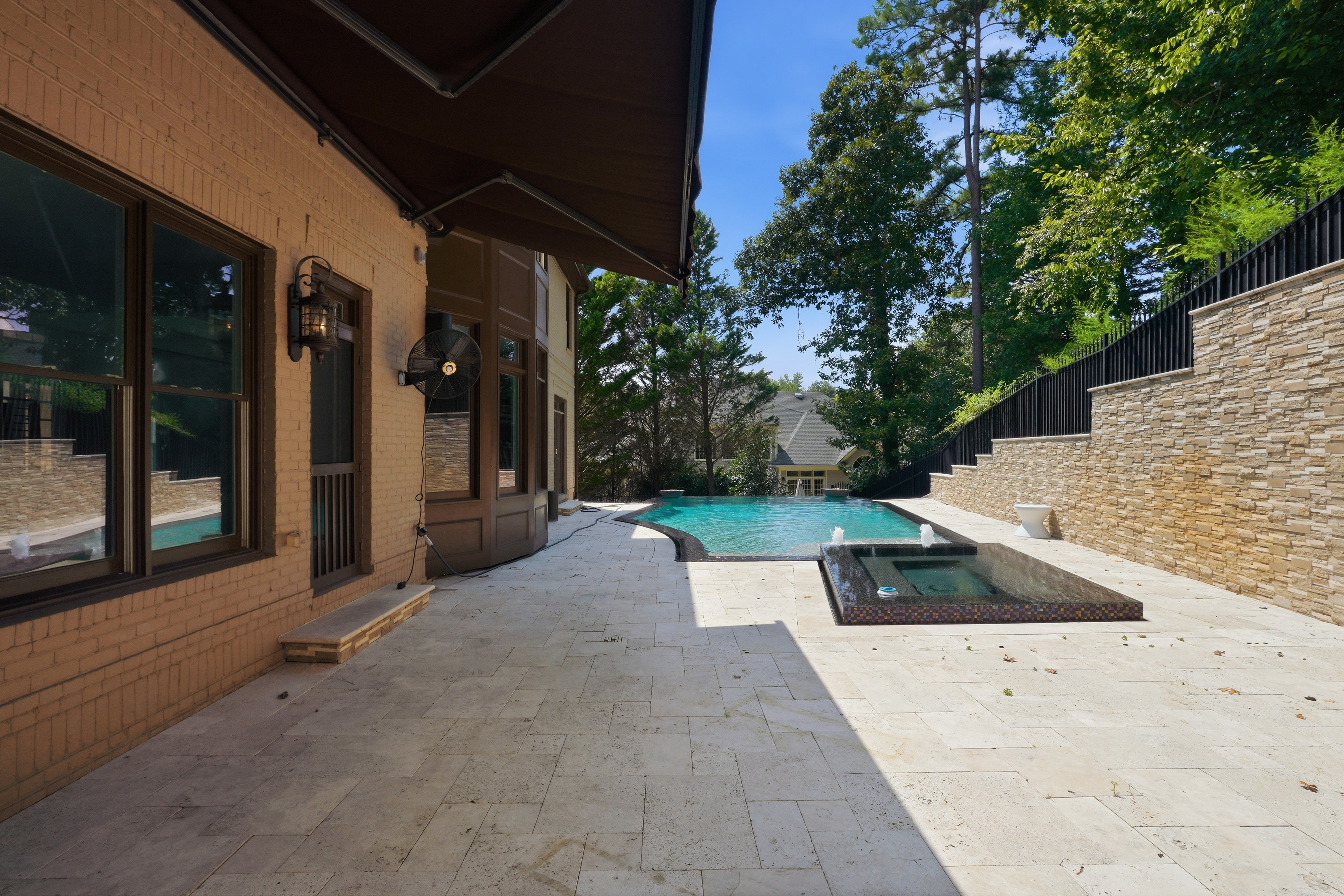 Photo 2 of 54 of 245 Steeple Point Dr, Roswell, GA