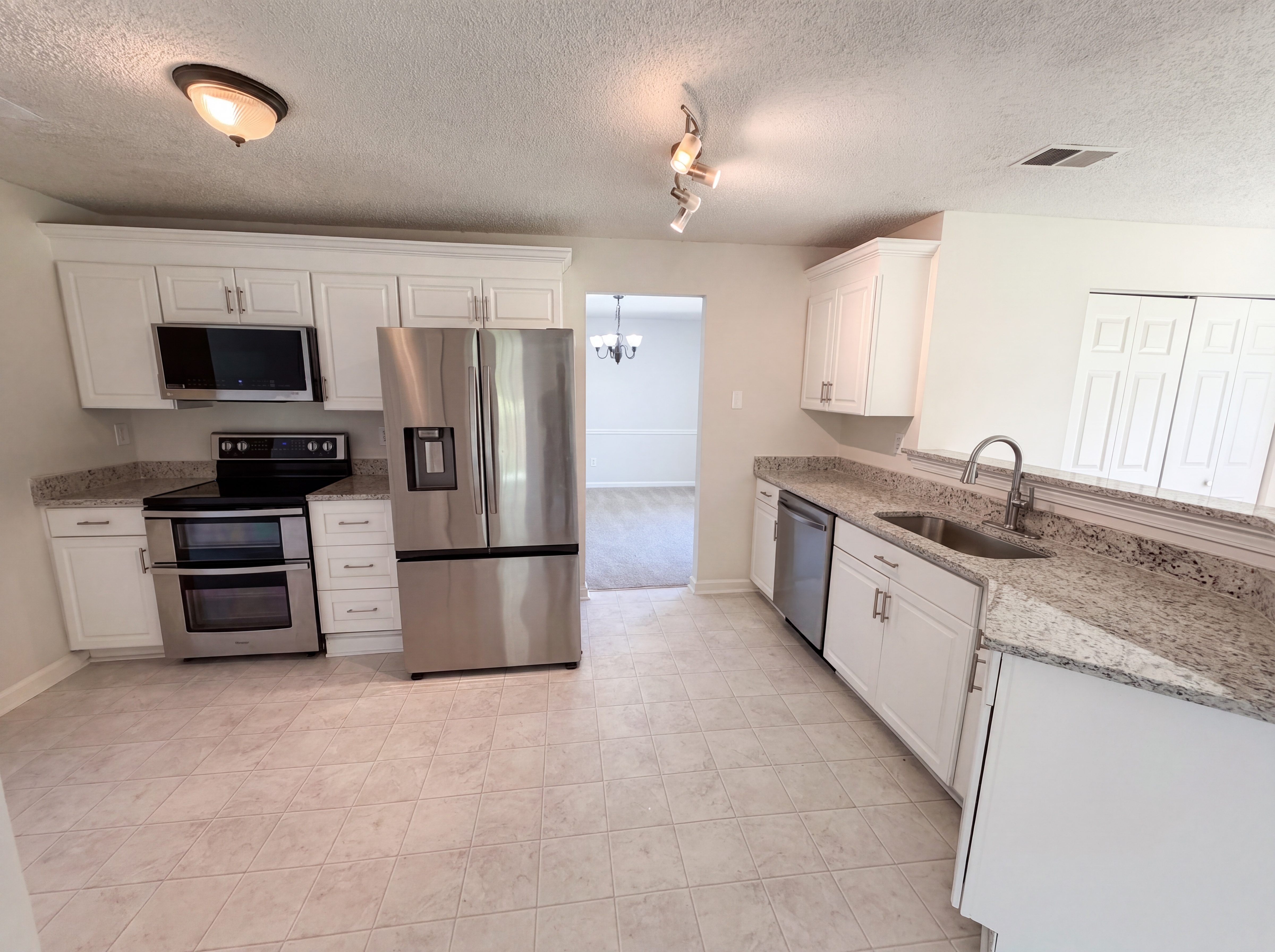 Photo 2 of 20 of 6296 Laurel Green Dr, Lithonia, GA