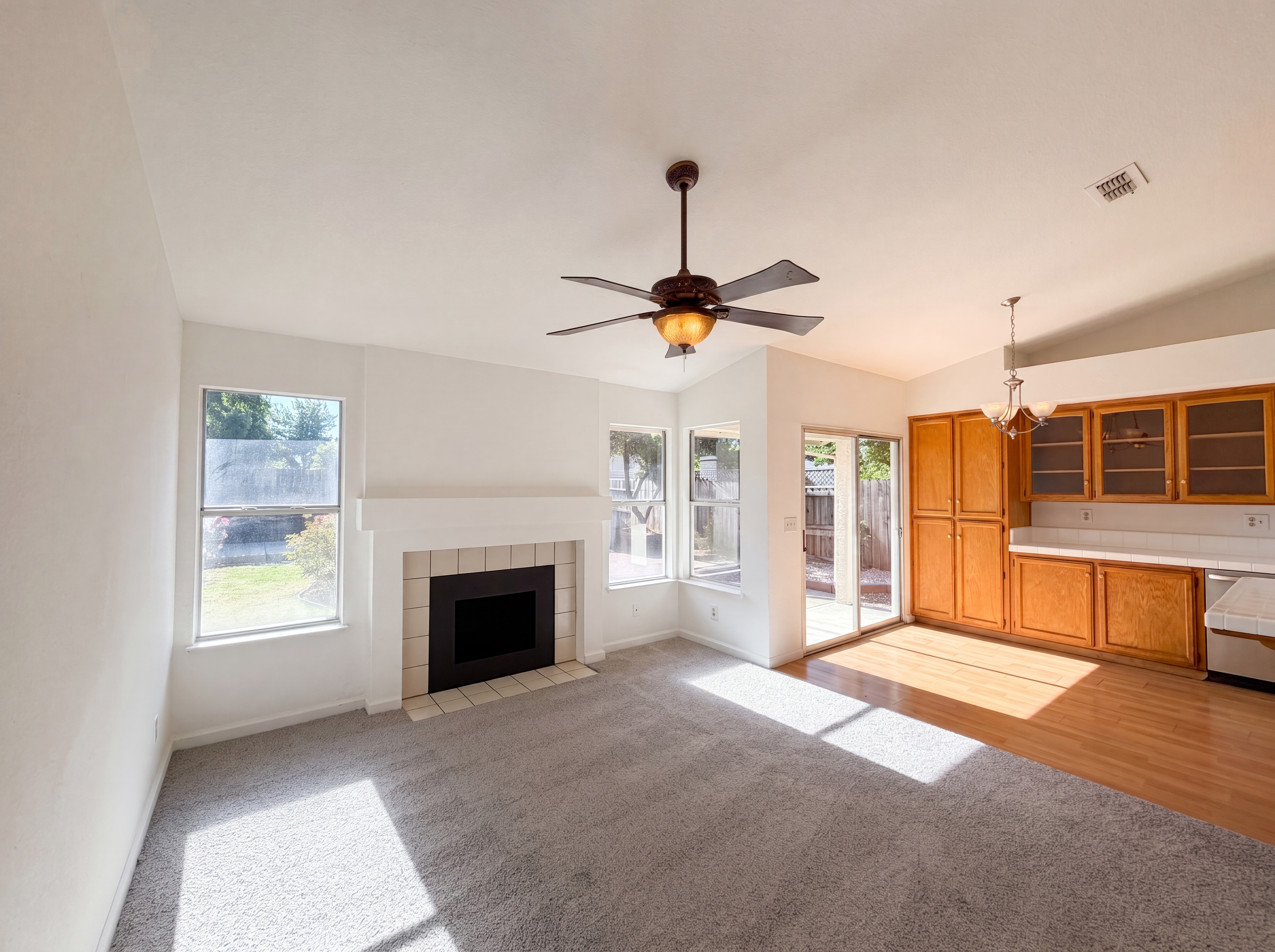 Photo 8 of 35 of 8027 Montevina Dr, Sacramento, CA