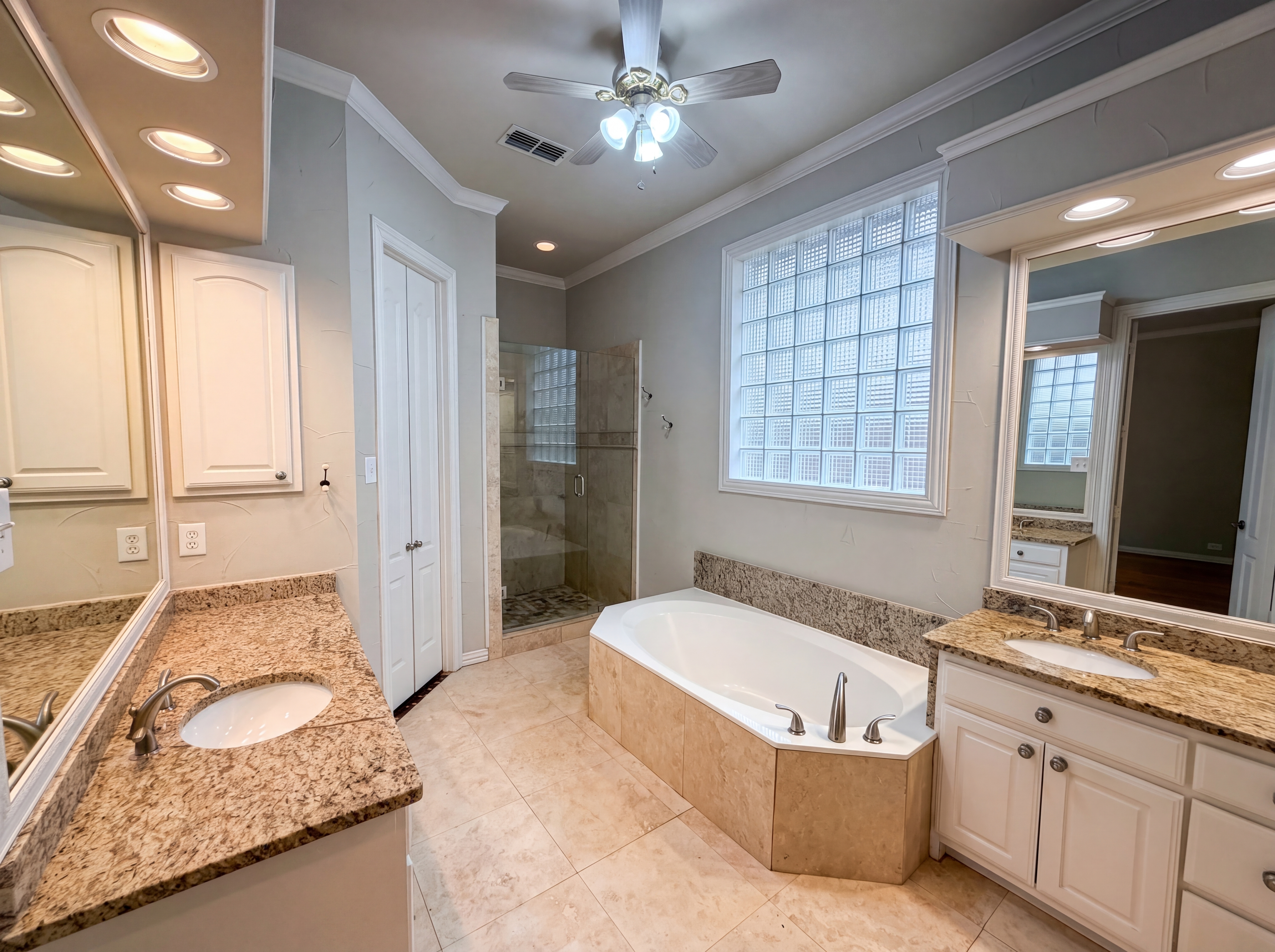 Photo 6 of 29 of 1309 Winding Brook Dr, Garland, TX
