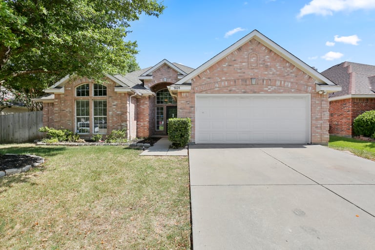 Photo 1 of 26 - 5028 San Jacinto Dr, Haltom City, TX 76137