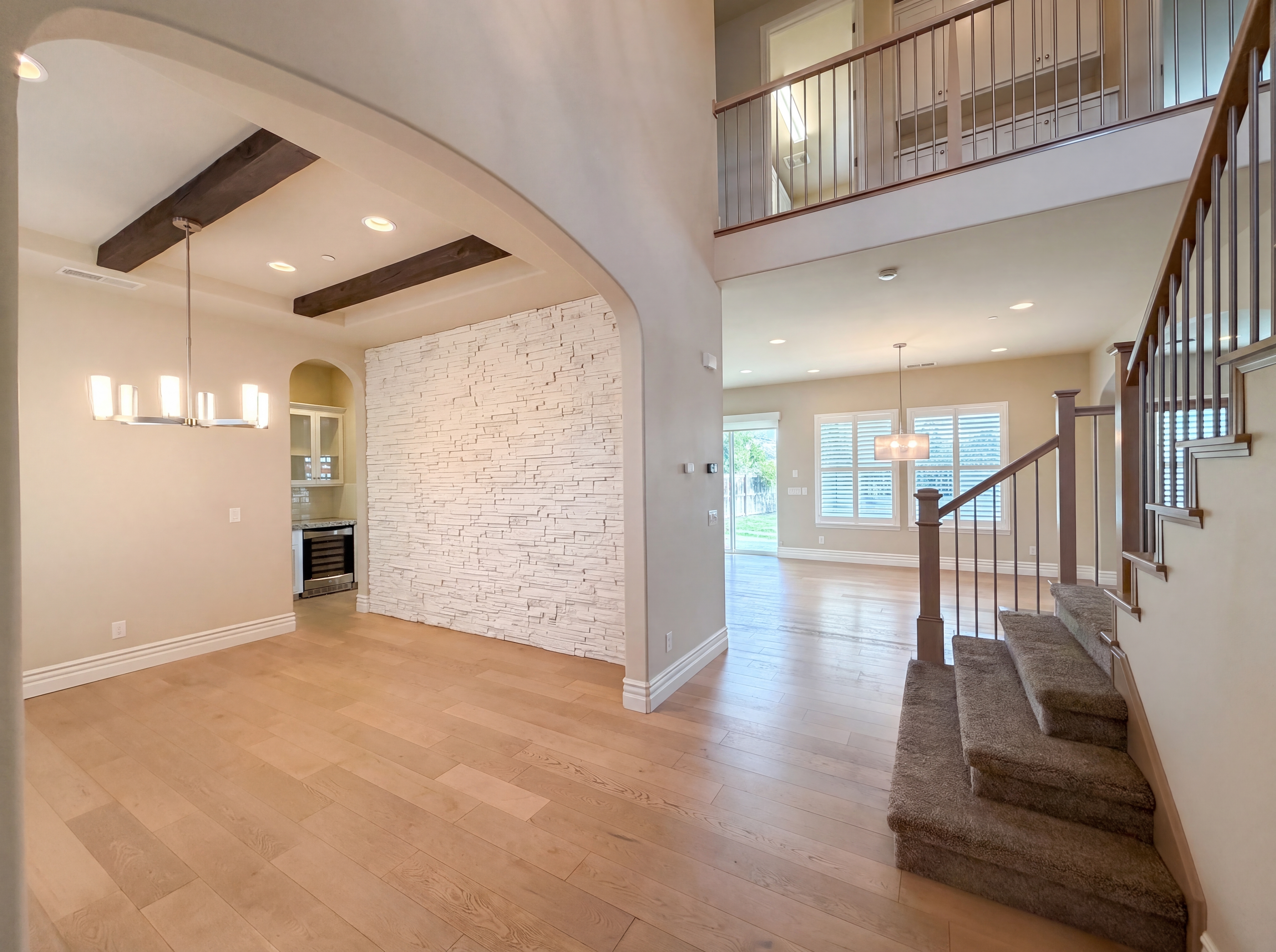 Photo 9 of 36 of 5601 Lakepointe Dr, Rocklin, CA