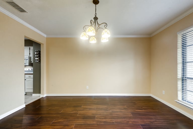 Photo 9 of 33 - 2925 Beachtree Ln, Bedford, TX 76021