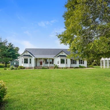 Property photo 1 of 5990 Clarksville Rd