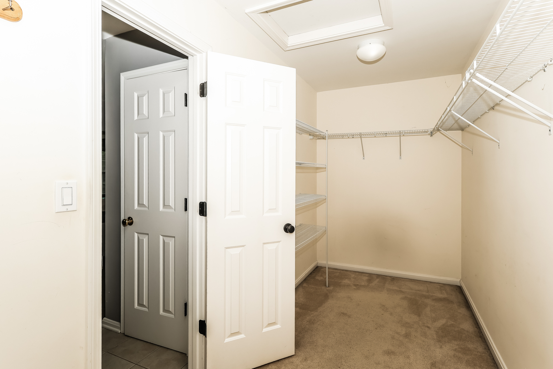 Photo 9 of 23 of 10917 Worthington Ln, Prospect, KY
