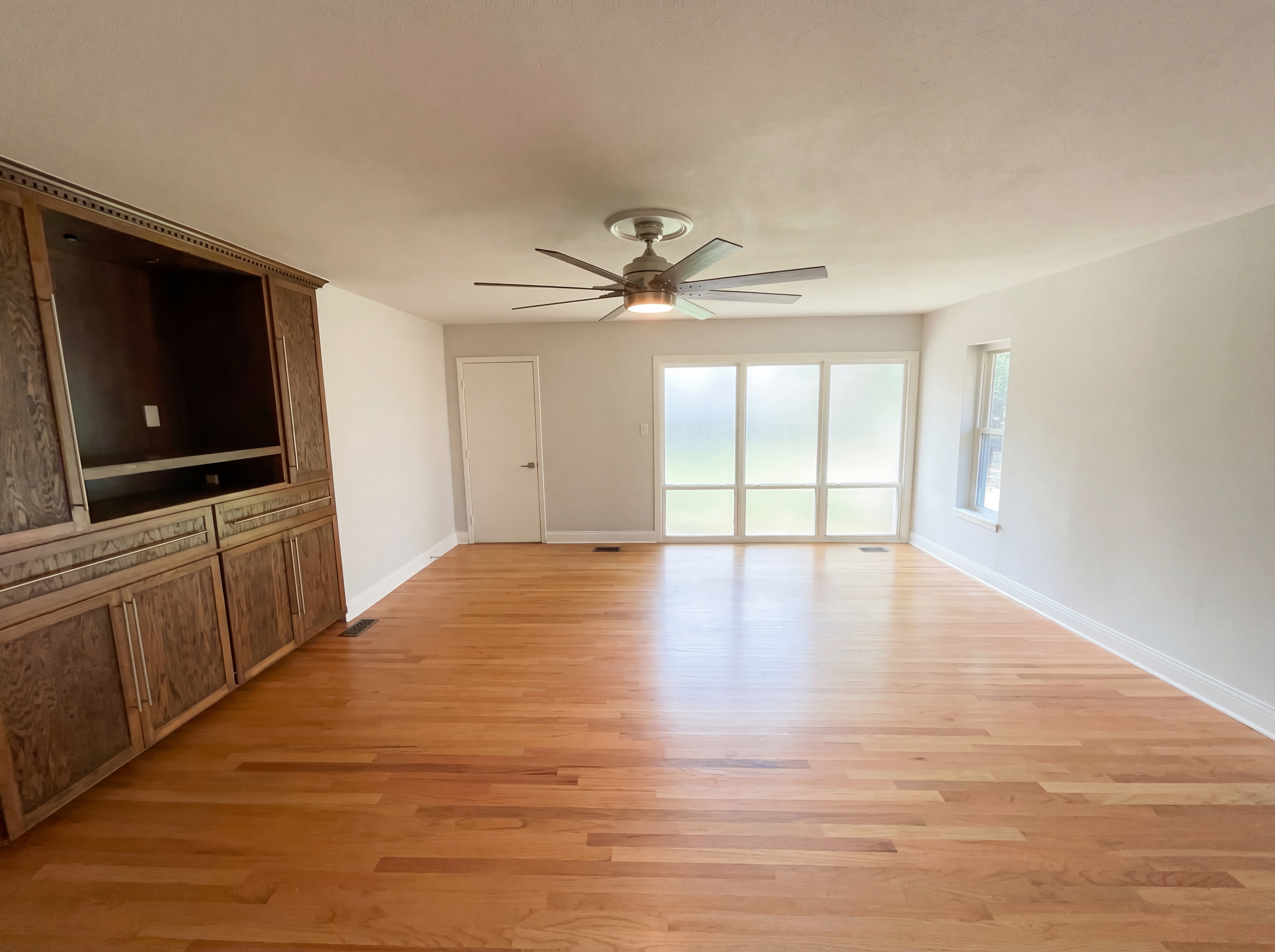 Photo 9 of 18 of 4106 Walnut Hill Ln, Dallas, TX