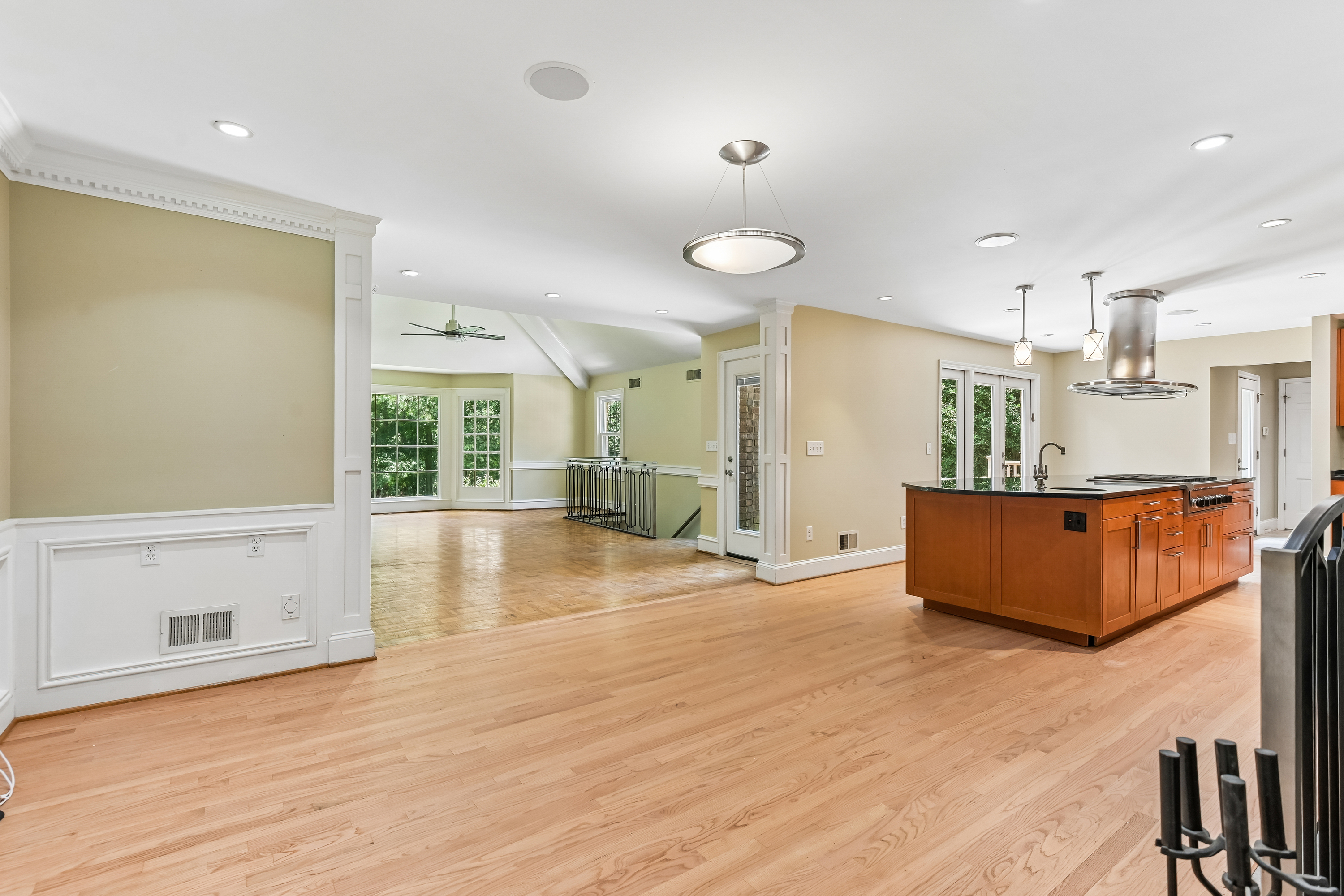 Photo 8 of 87 of 3135 Spalding Dr, Atlanta, GA