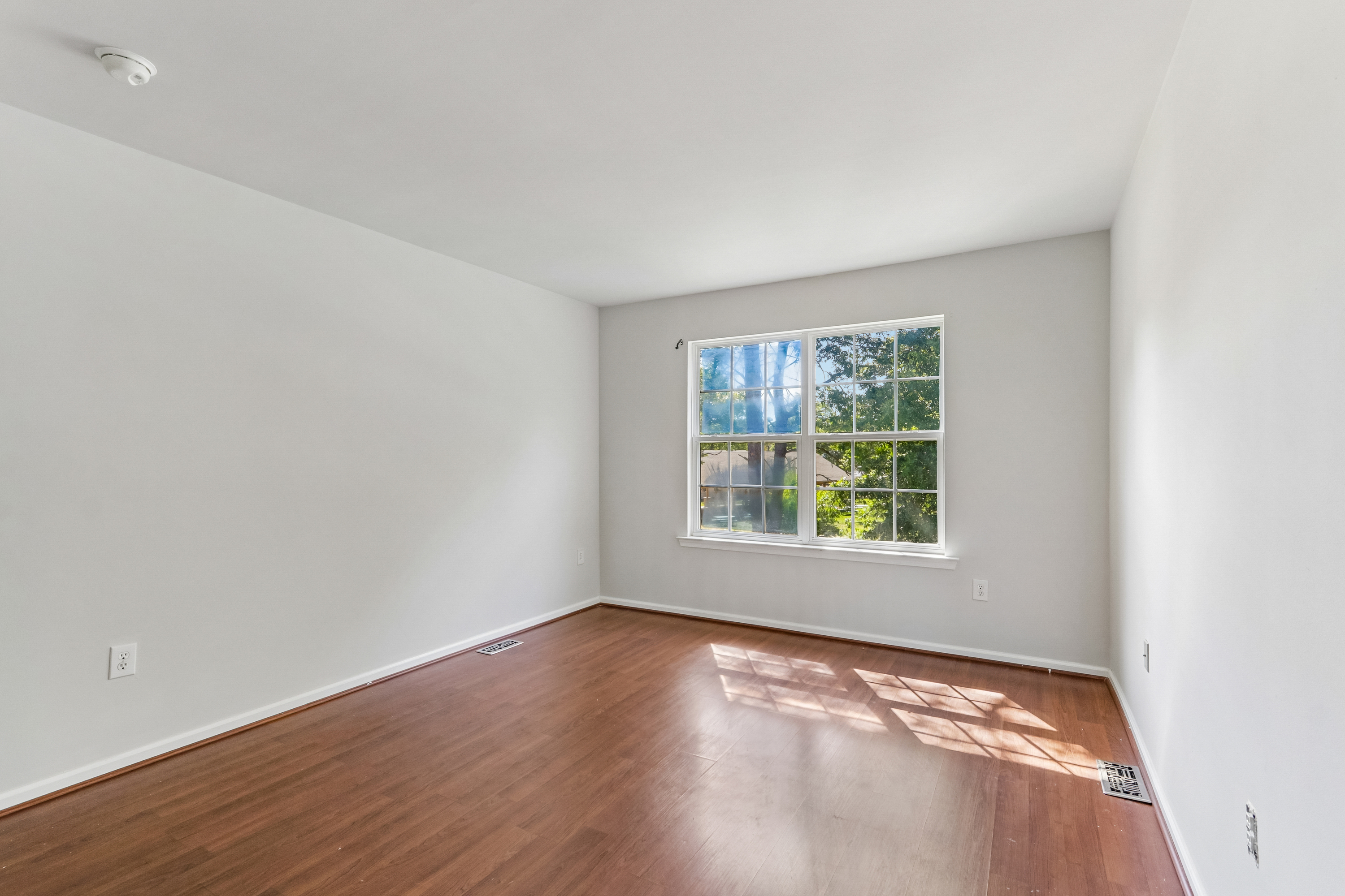 Photo 11 of 56 of 7 Longfellow Ln, Hainesport, NJ