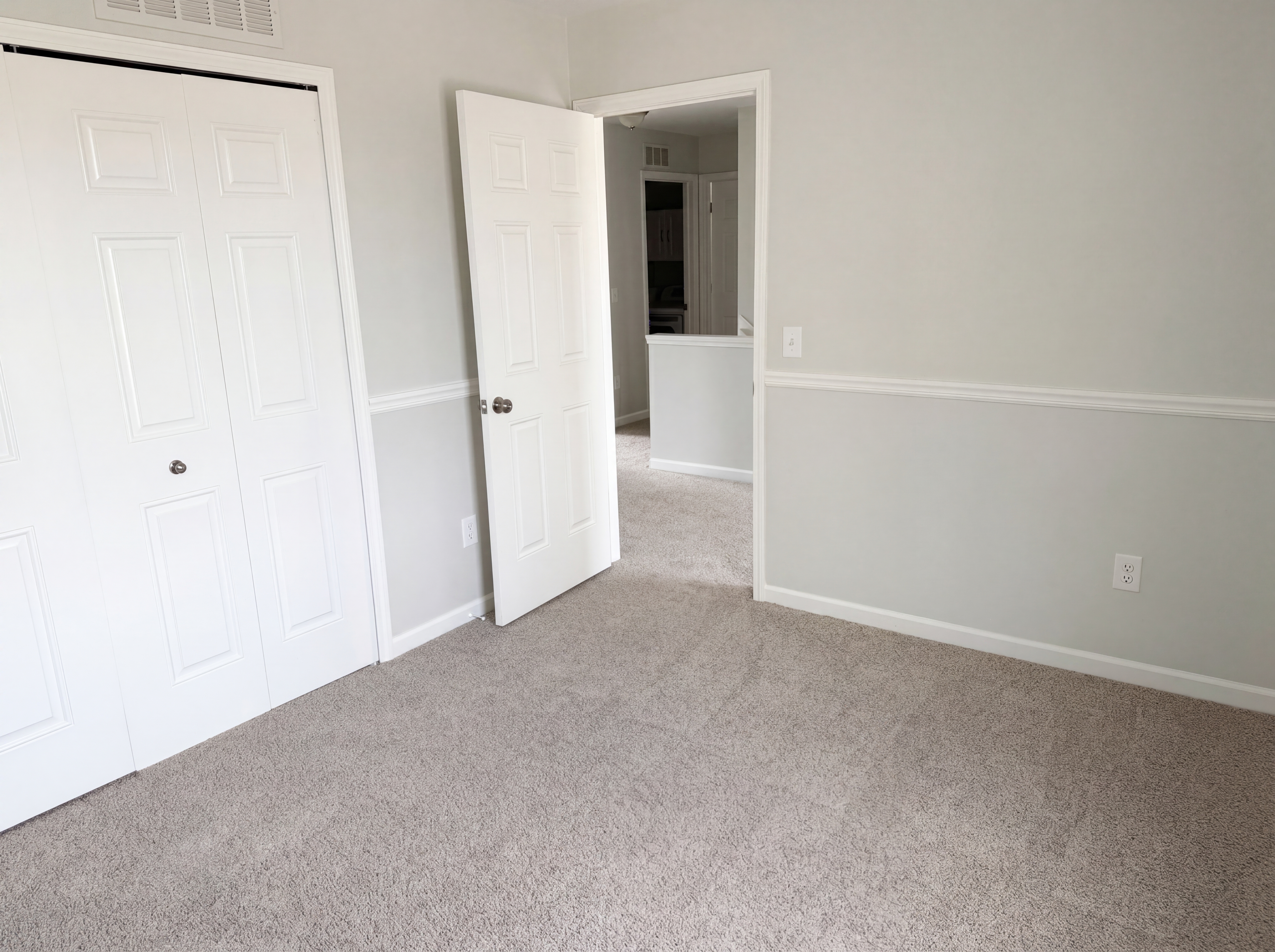 Photo 13 of 44 of 42824 Greystone Dr, Sterling Heights, MI
