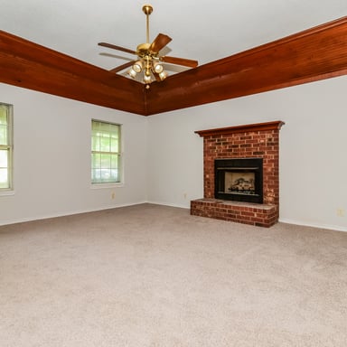 Property photo 3 of 2127 N Village Dr