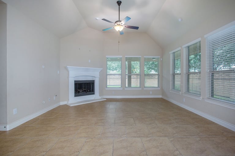 Photo 6 of 17 - 10906 Lombardia Ct, Richmond, TX 77406