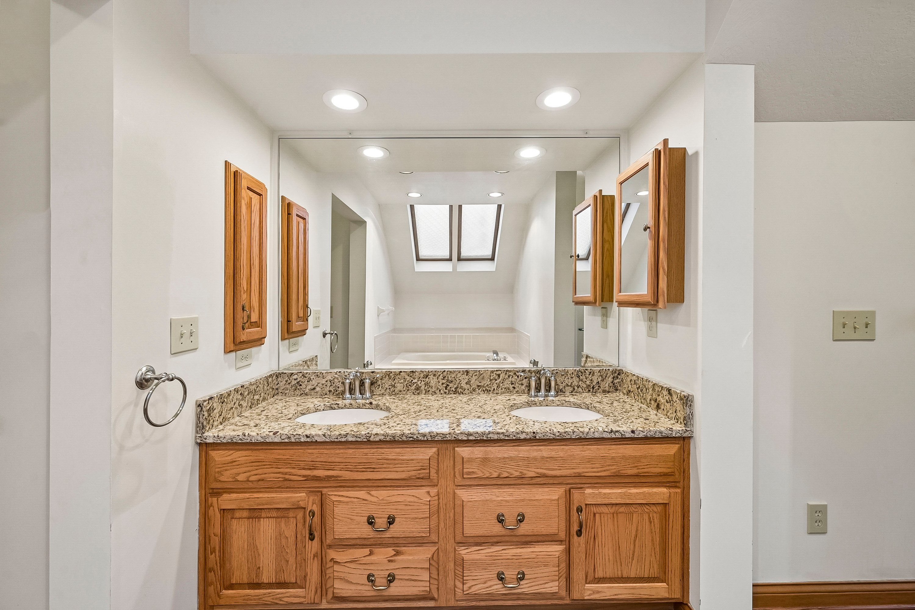 Photo 8 of 39 of 4542 Carrington Way, Hilliard, OH