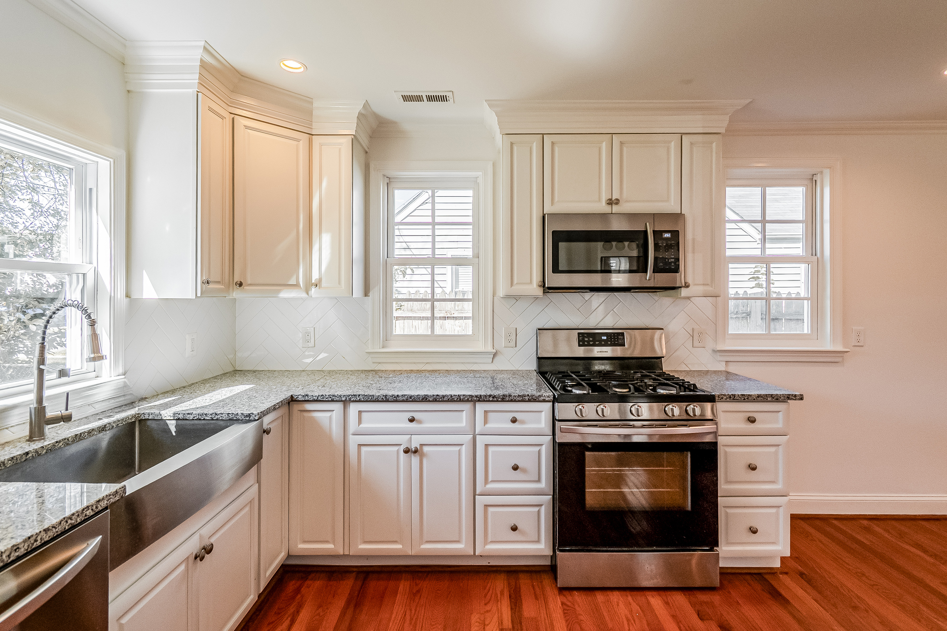 Photo 7 of 22 of 204 N Huron Dr, Oxon Hill, MD