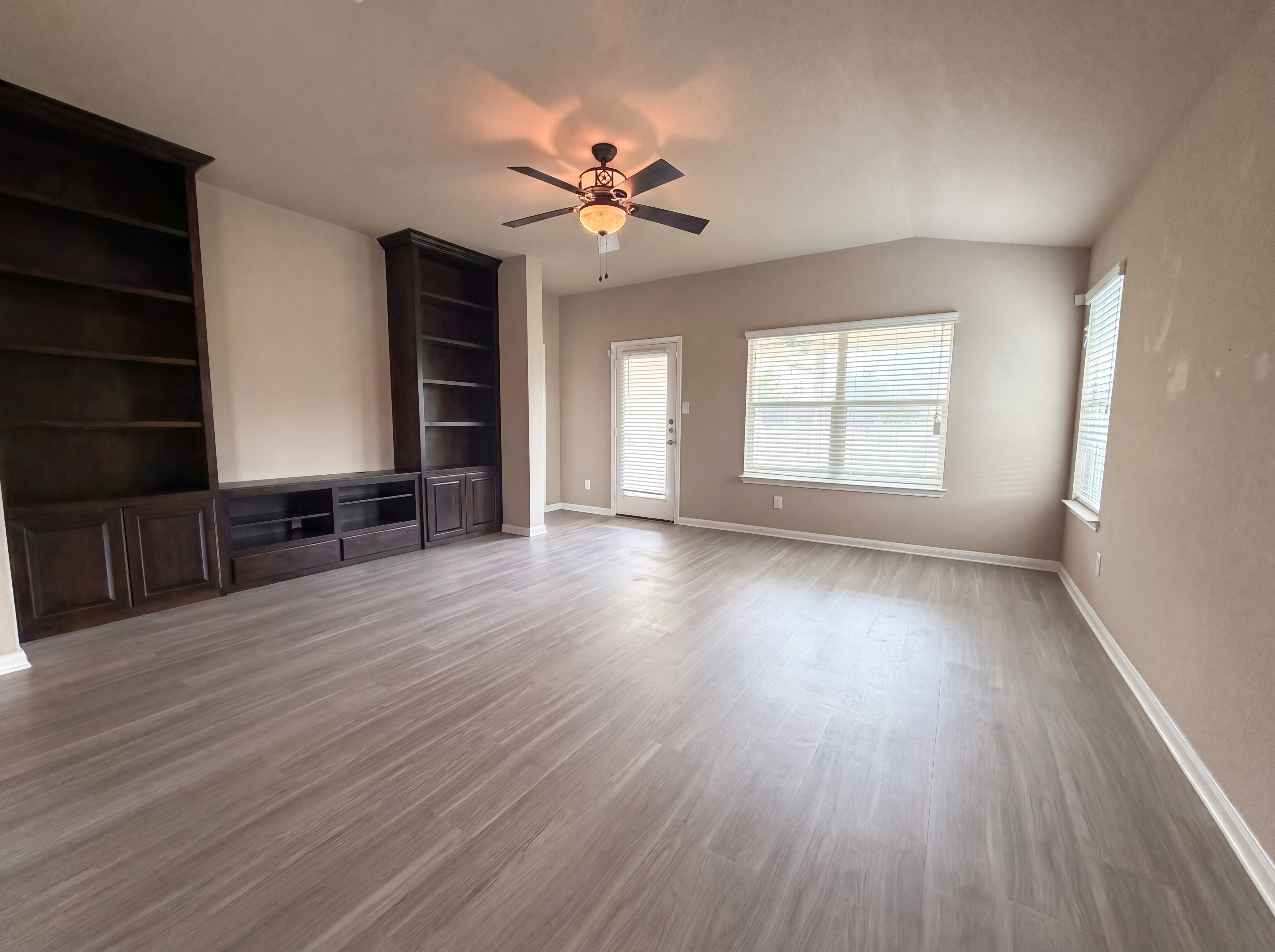 Photo 3 of 16 of 789 Wolfeton Way, New Braunfels, TX