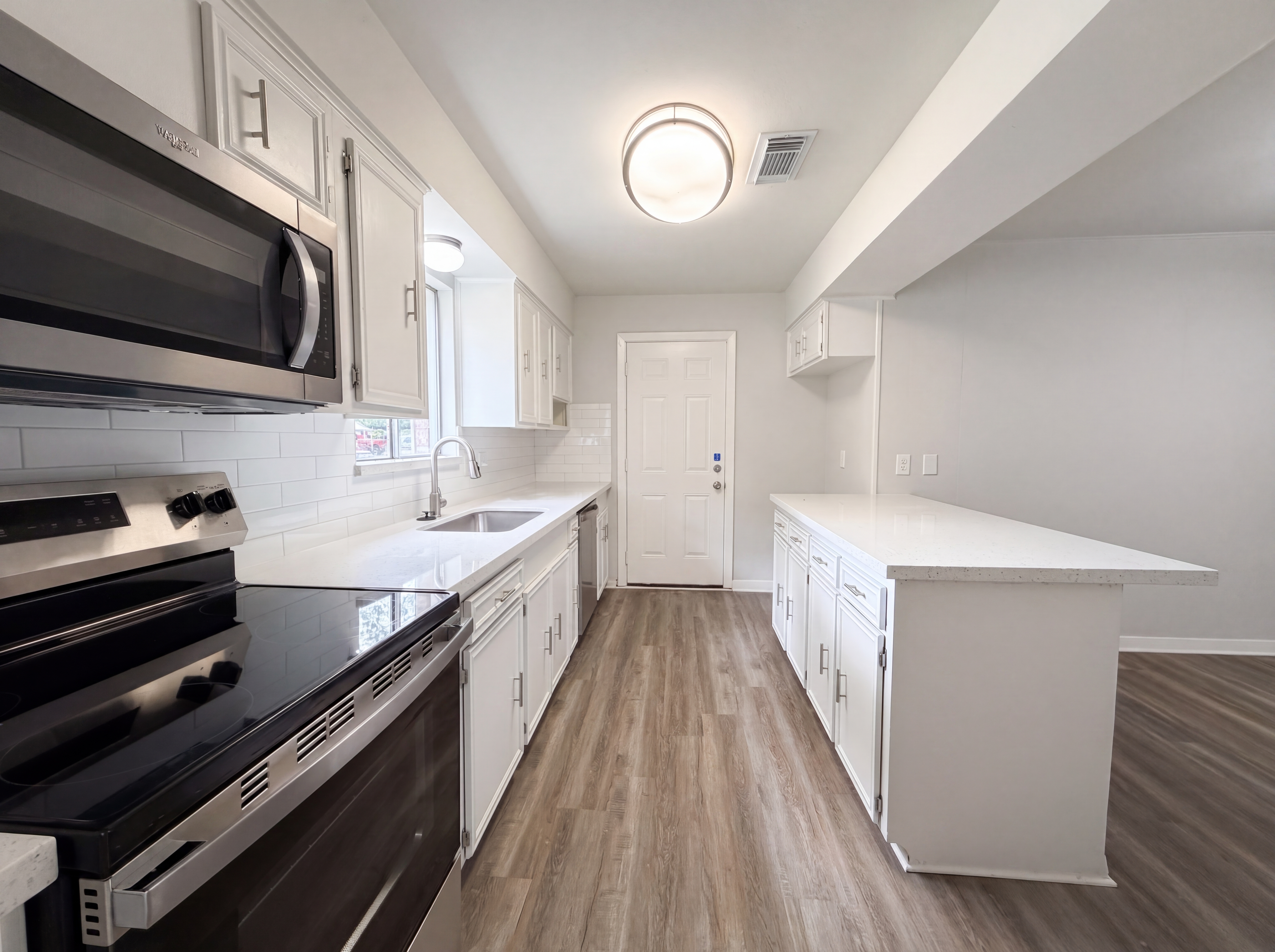 Photo 2 of 17 of 9603 Highmeadow Dr, Houston, TX