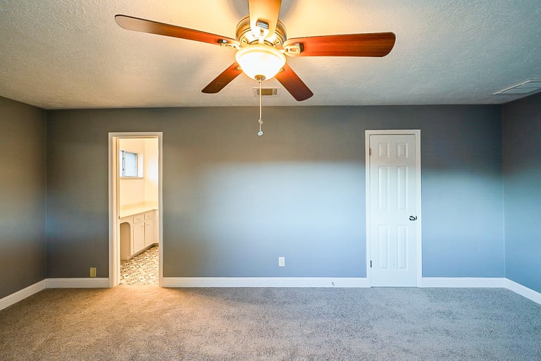 Photo 18 of 27 - 5113 Meadow Crest St, La Porte, TX 77571